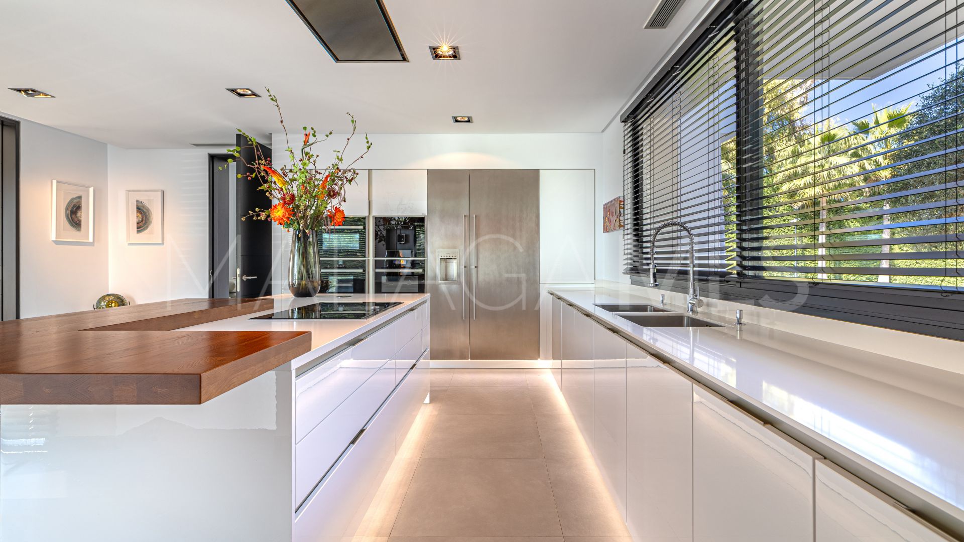 Villa for sale in Guadalmina Baja