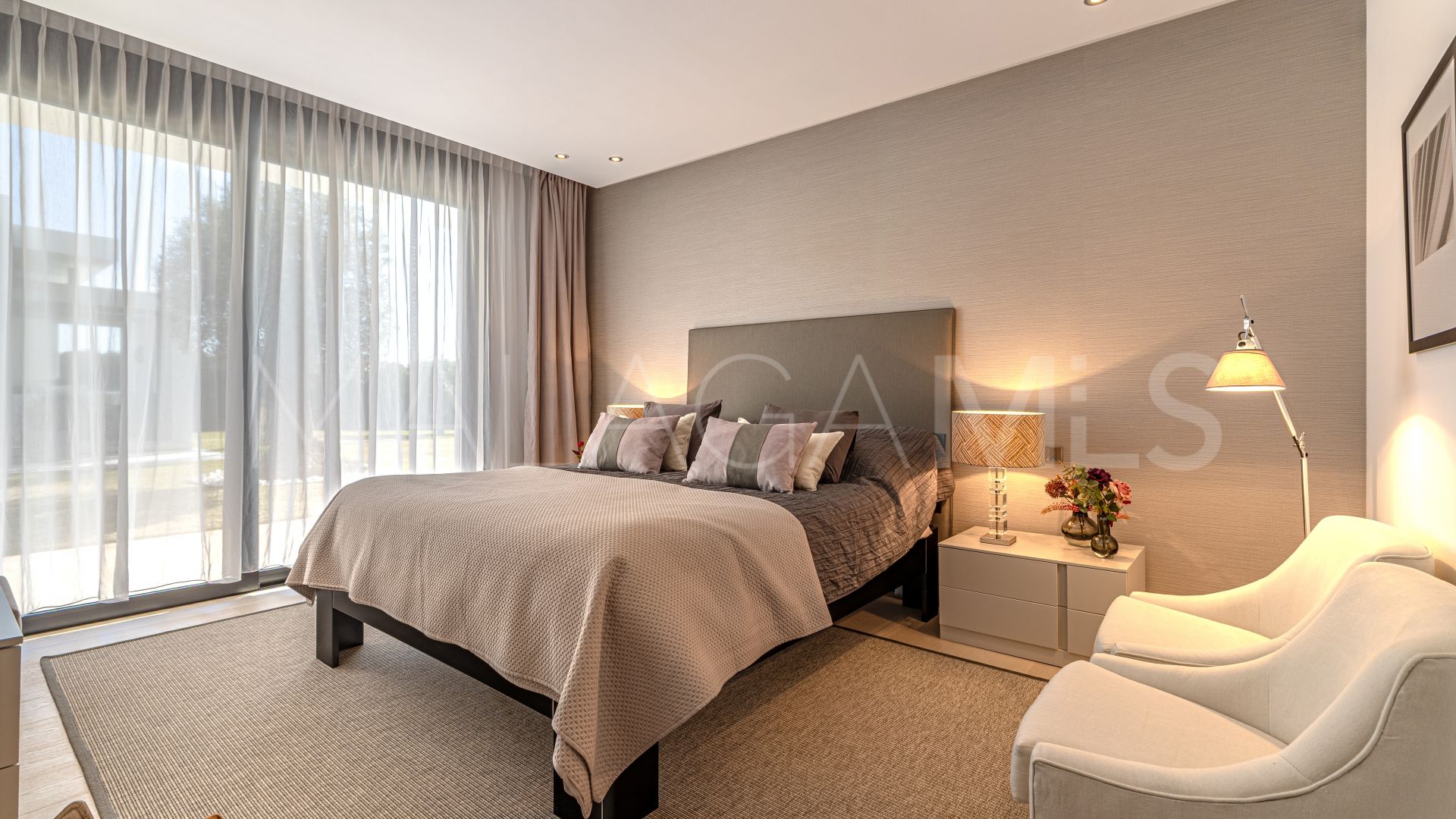 Villa for sale in Guadalmina Baja