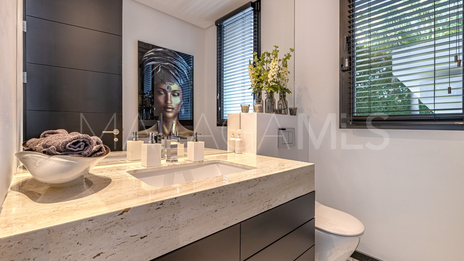 Villa for sale in Guadalmina Baja