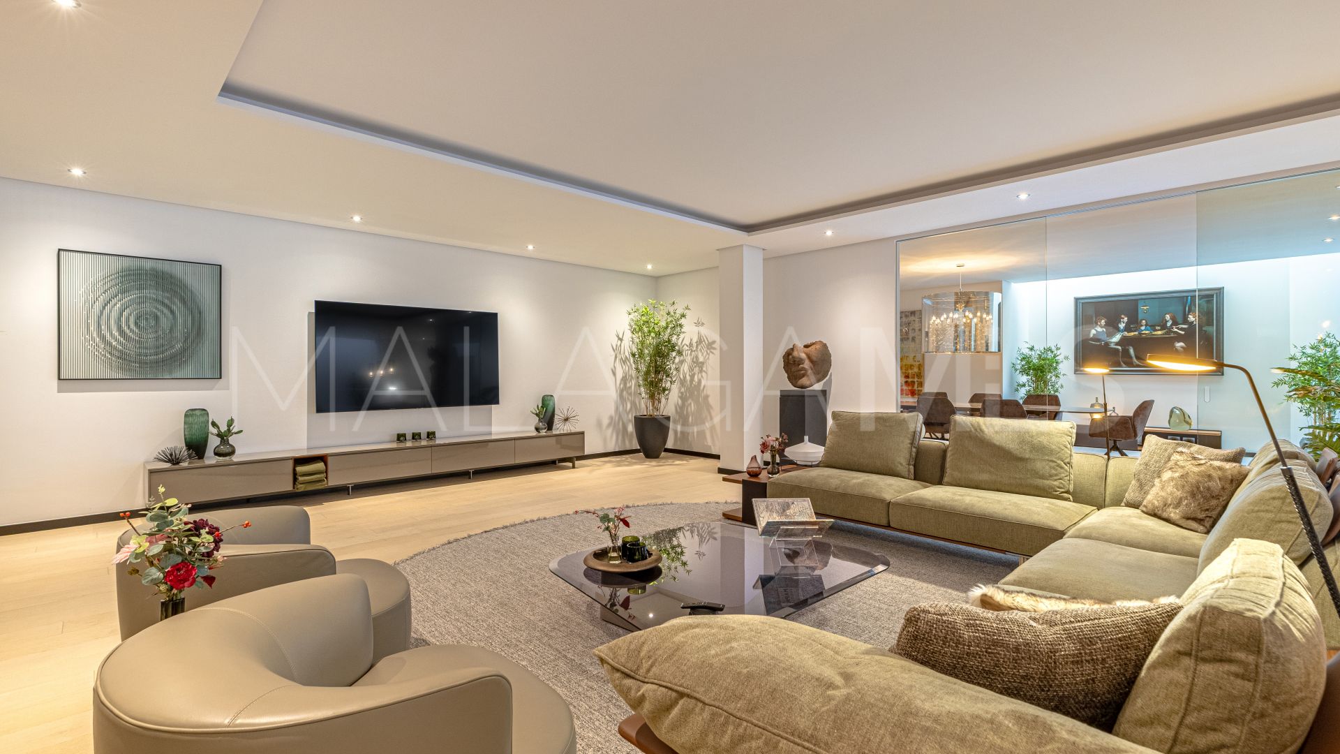 Villa for sale in Guadalmina Baja