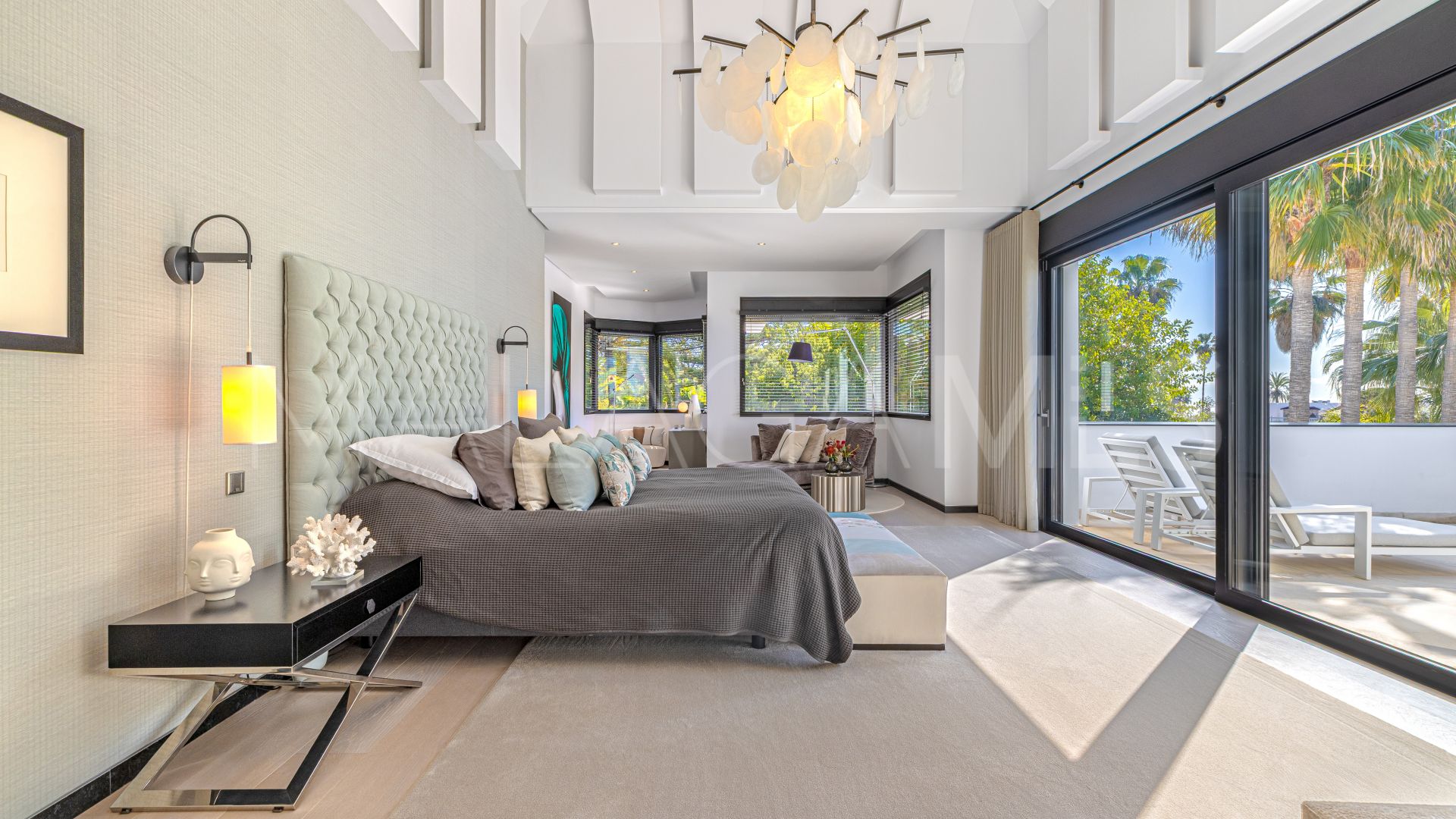 Villa for sale in Guadalmina Baja