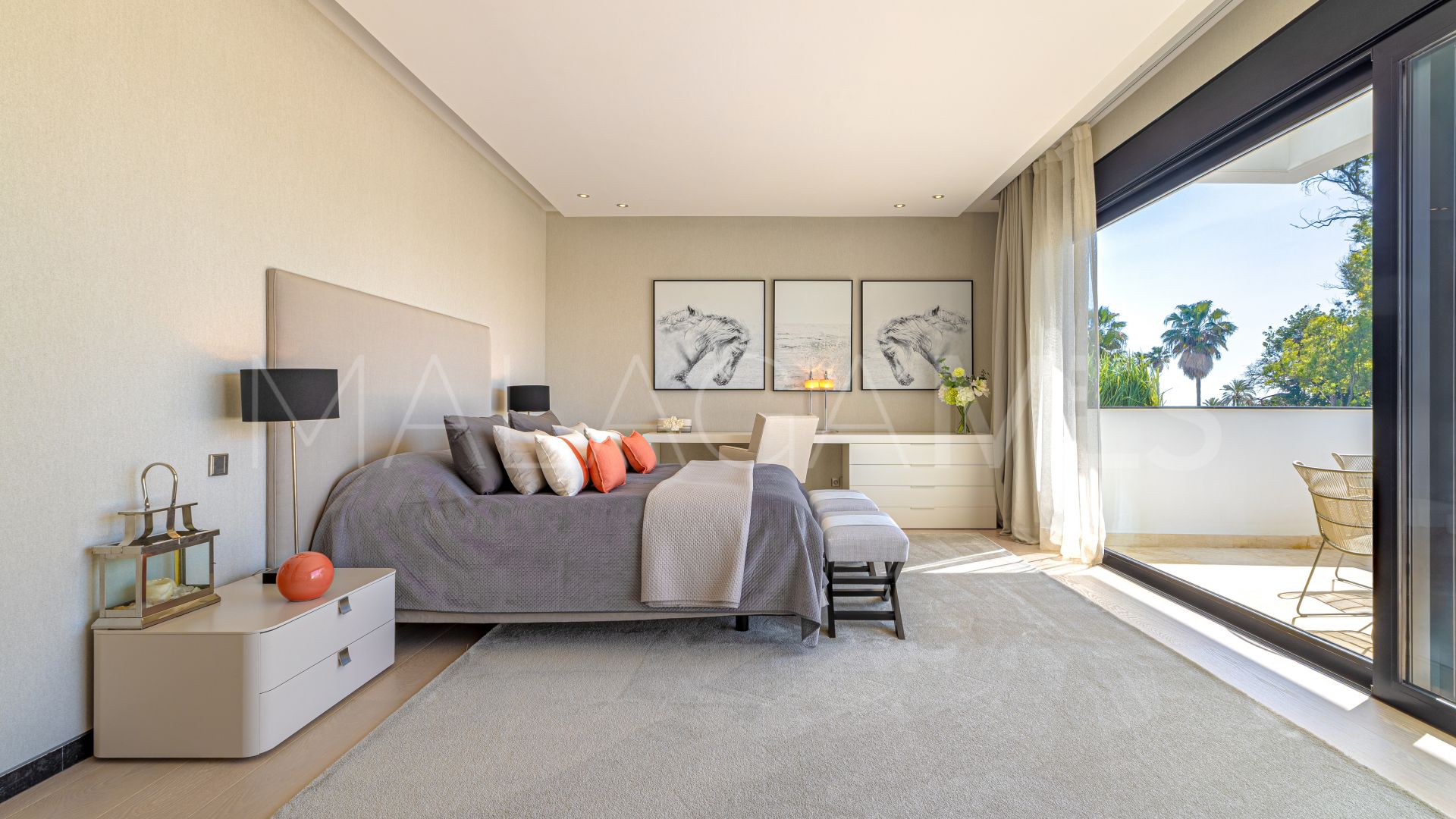 Villa for sale in Guadalmina Baja