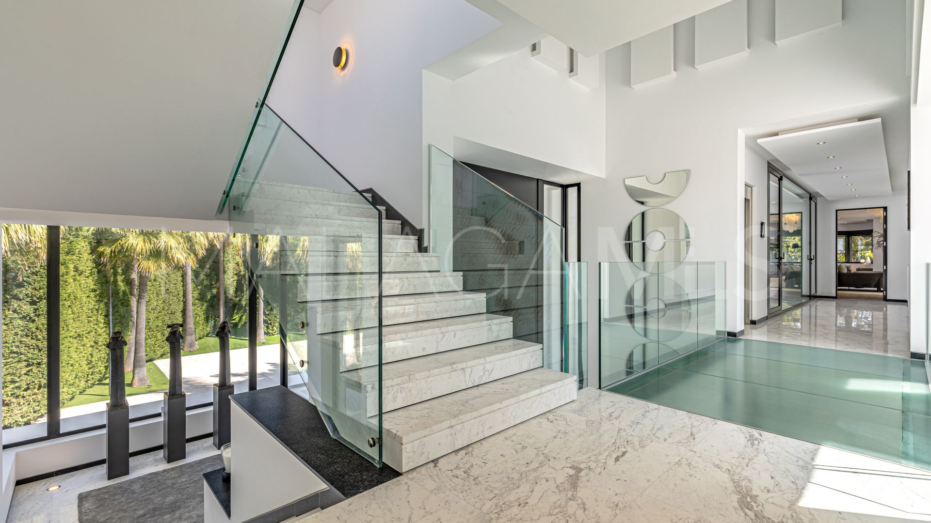 Villa for sale in Guadalmina Baja