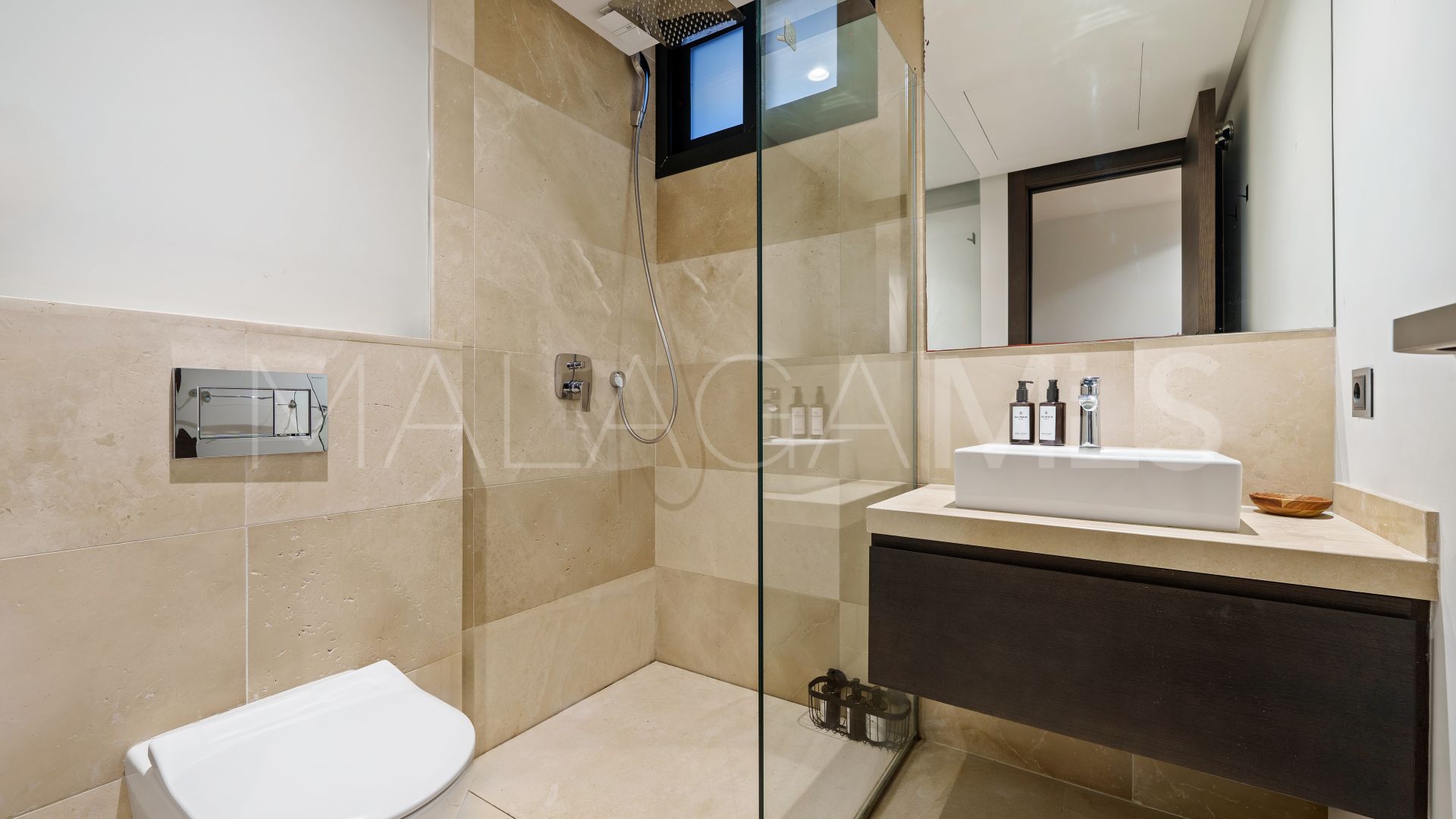 Villa for sale in Nueva Andalucia