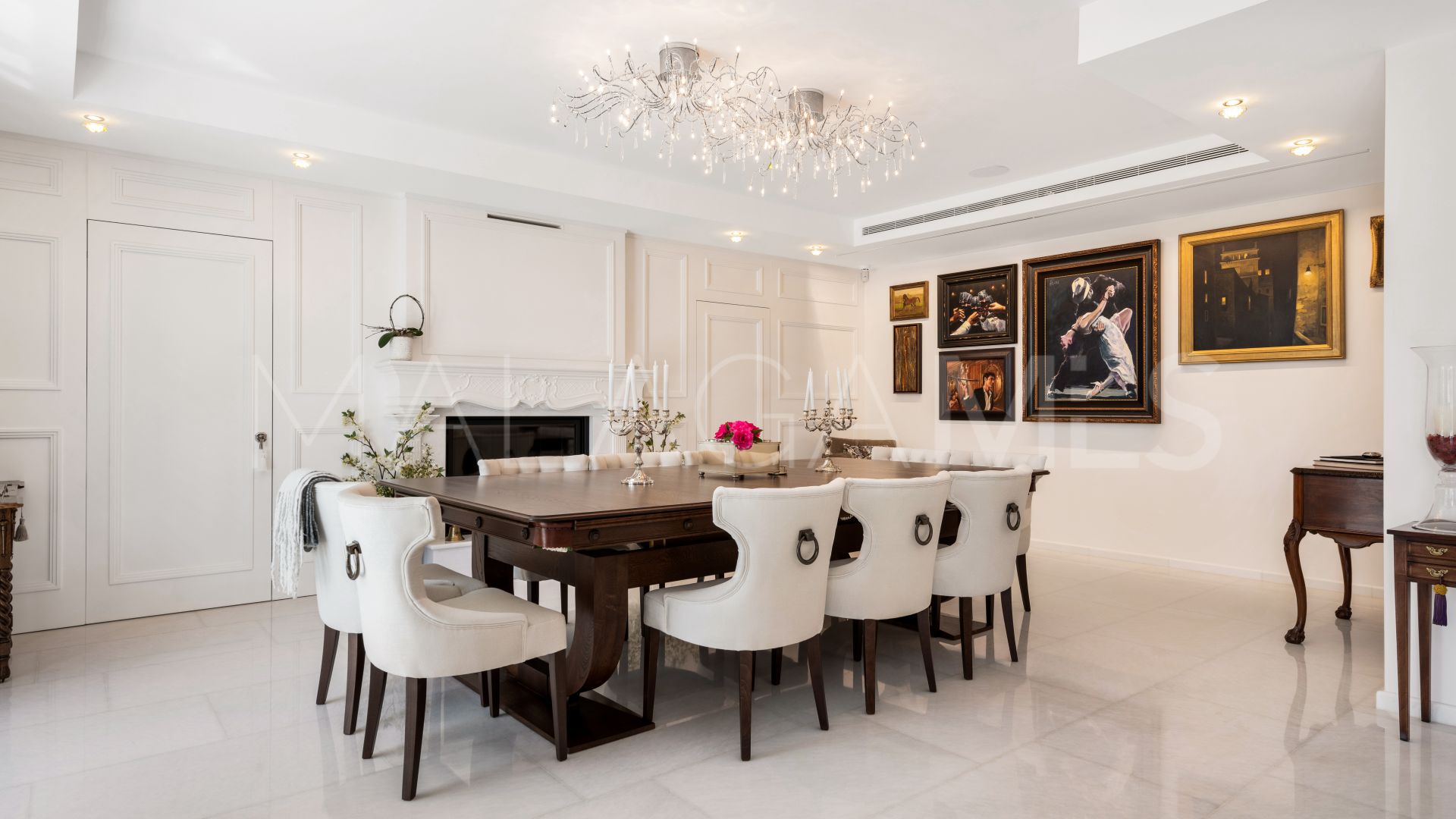 Villa for sale in Nueva Andalucia