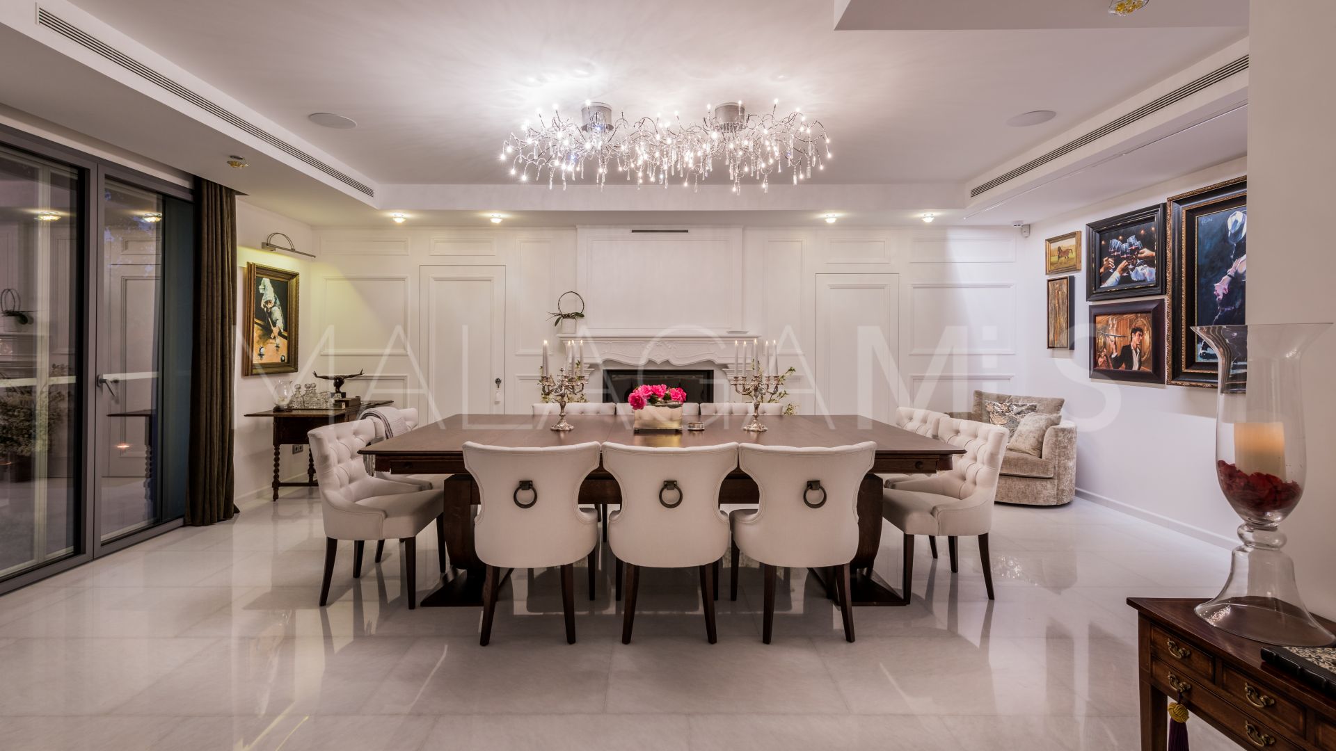 Villa for sale in Nueva Andalucia