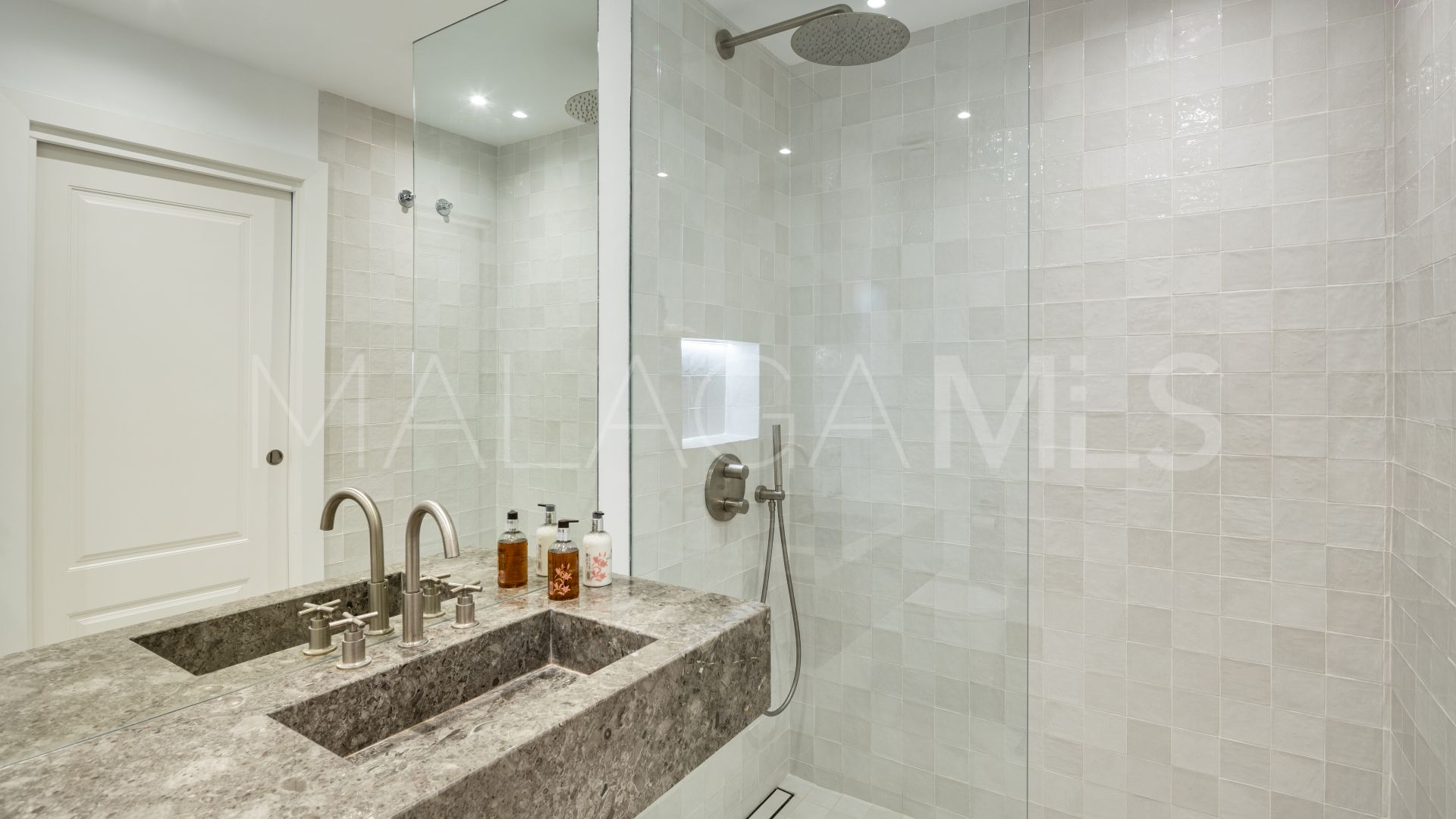 Zweistöckiges penthouse for sale in Marbella Goldene Meile