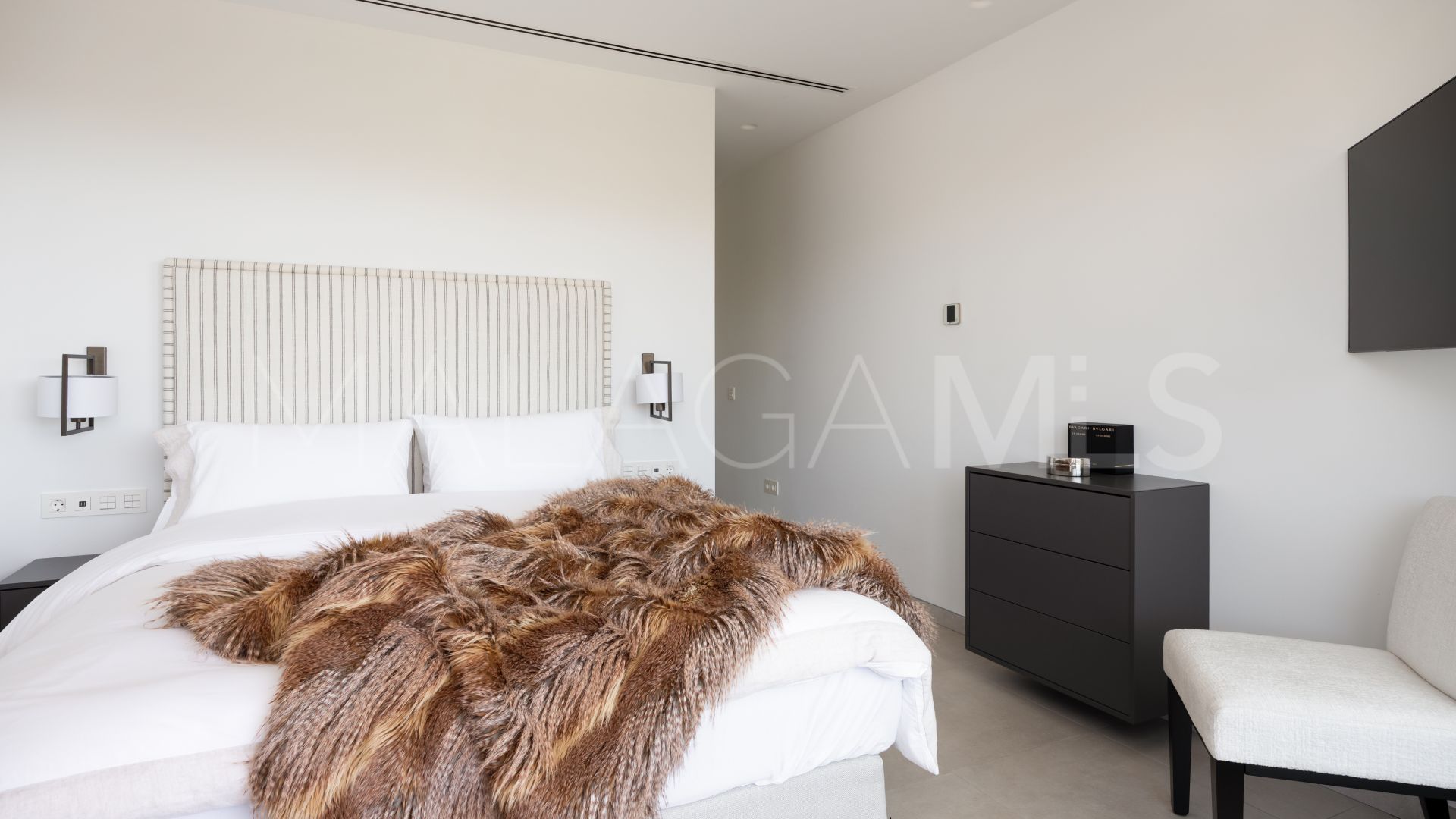 Villa for sale in Nueva Andalucia