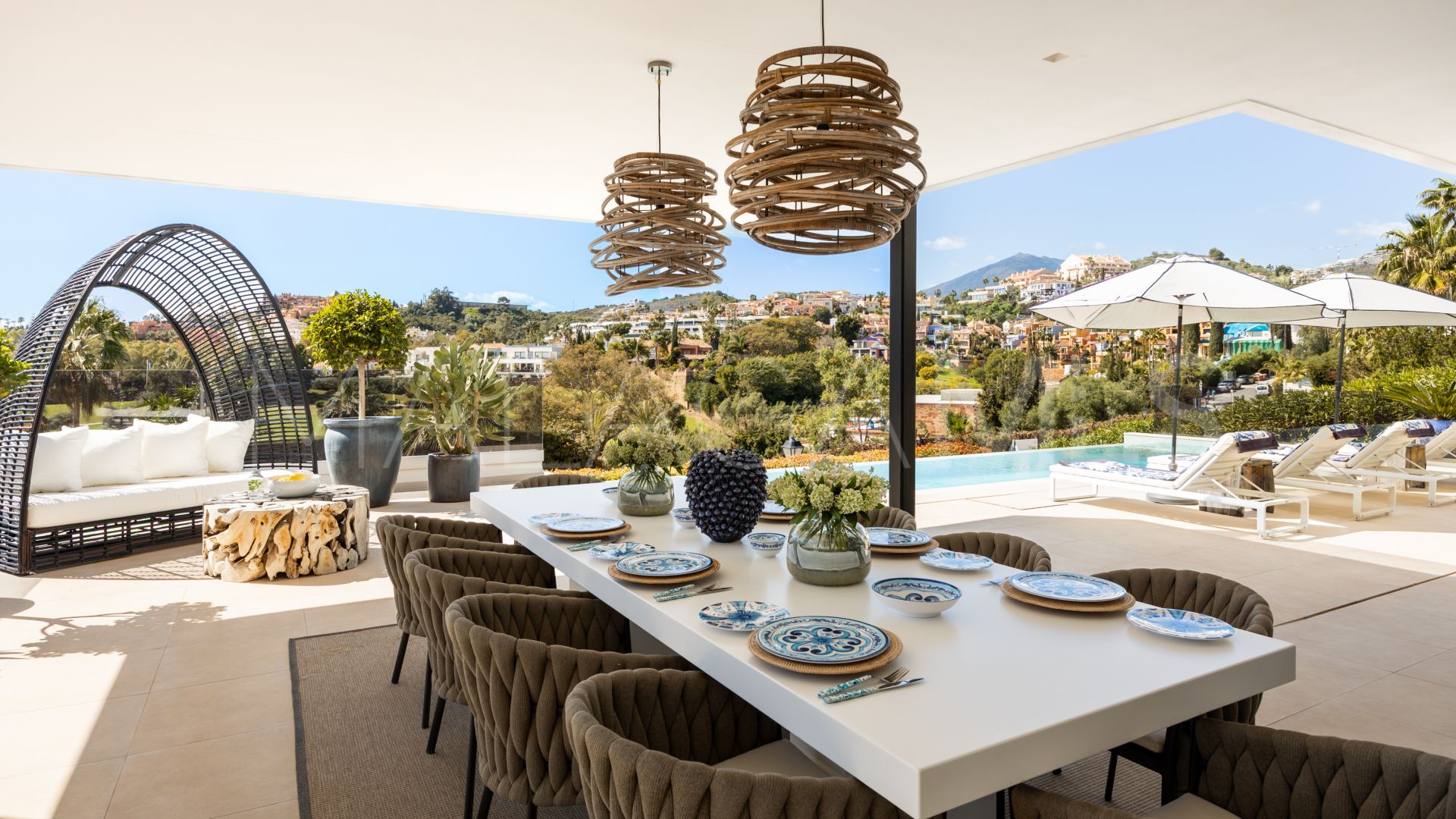Villa for sale in Nueva Andalucia