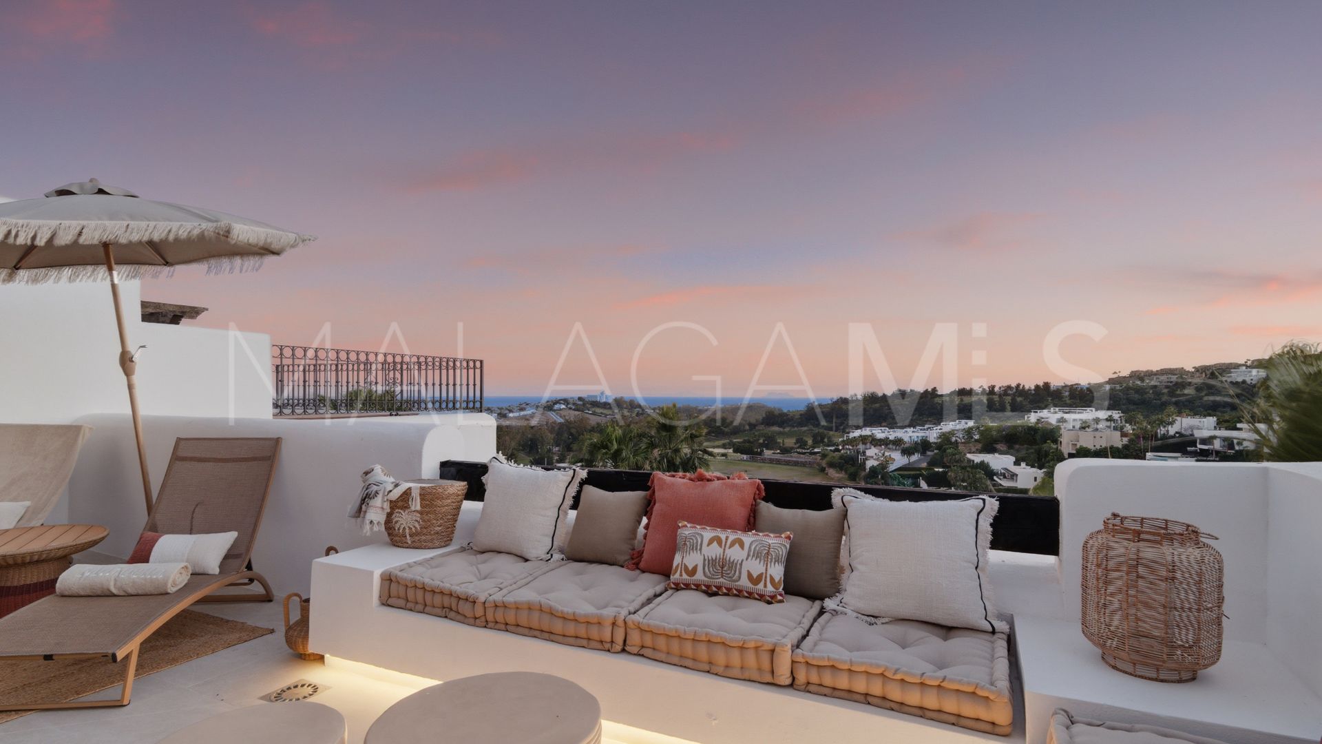 Duplex penthouse for sale in Lomas del Marqués