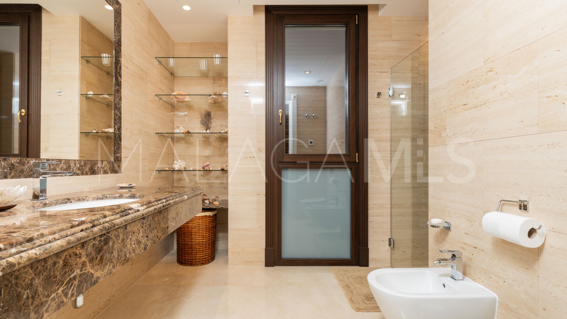For sale 7 bedrooms villa in Casasola