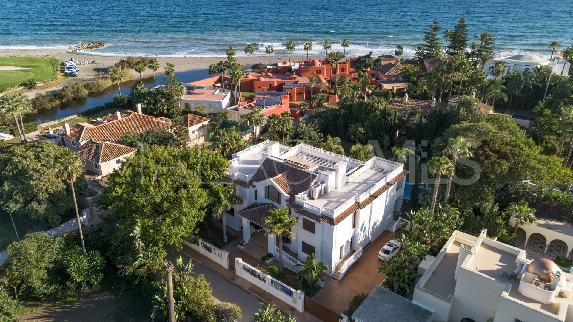 For sale 7 bedrooms villa in Casasola