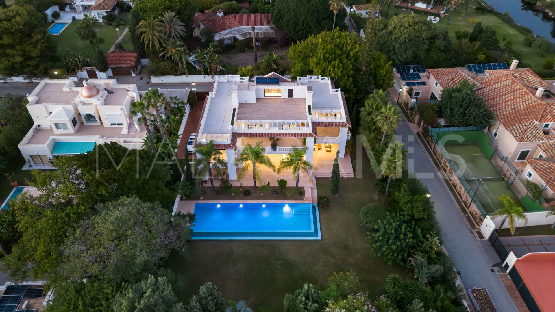 For sale 7 bedrooms villa in Casasola