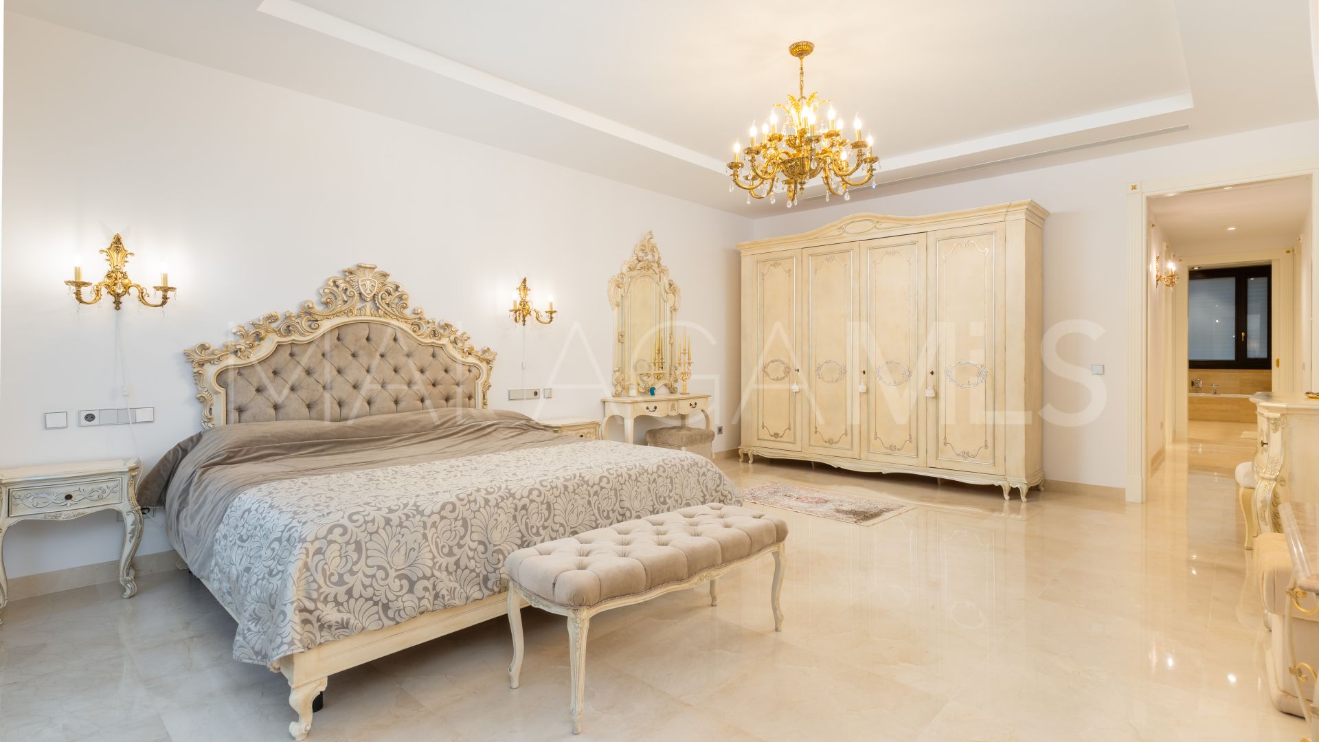 For sale 7 bedrooms villa in Casasola