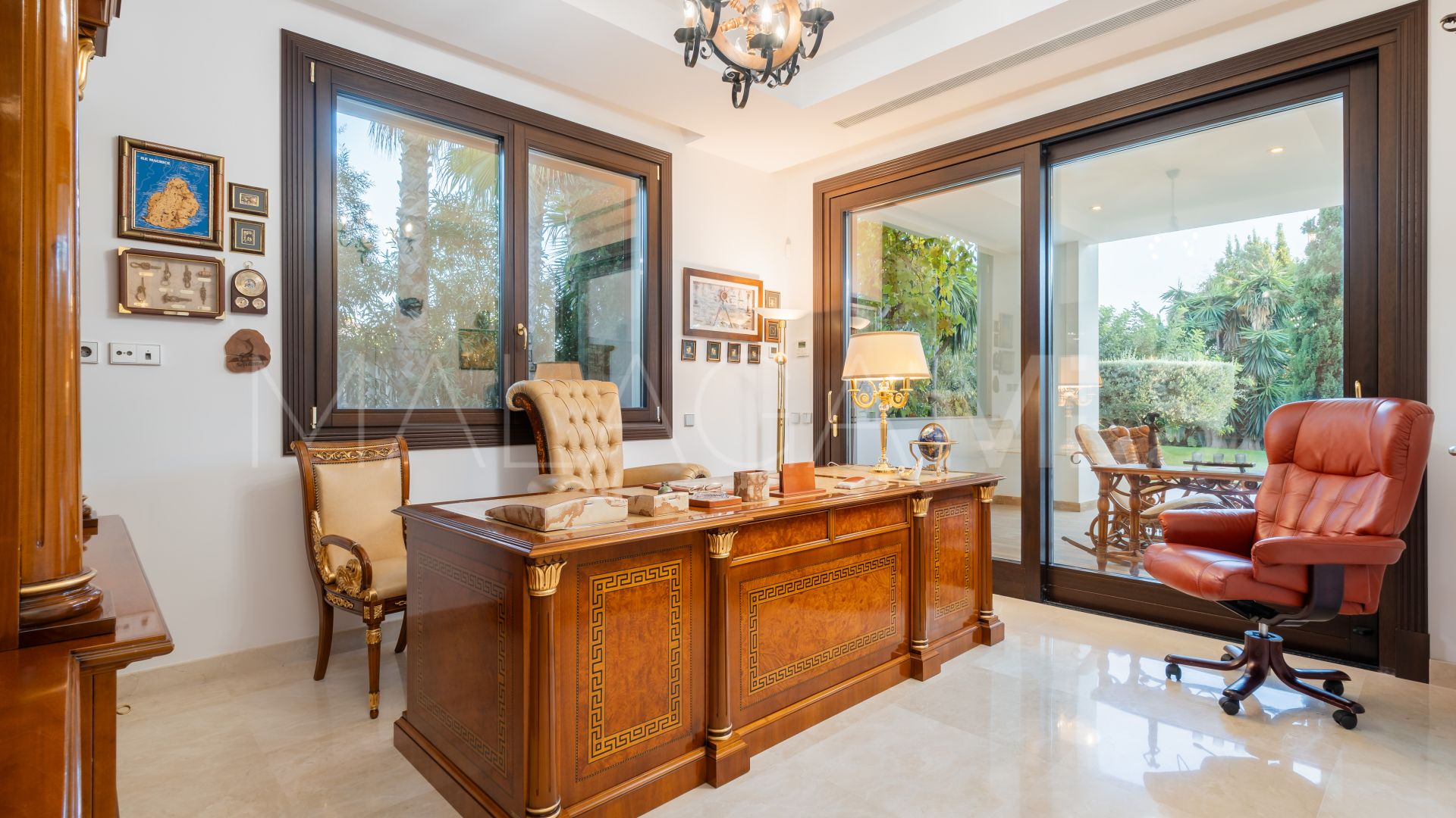 For sale 7 bedrooms villa in Casasola
