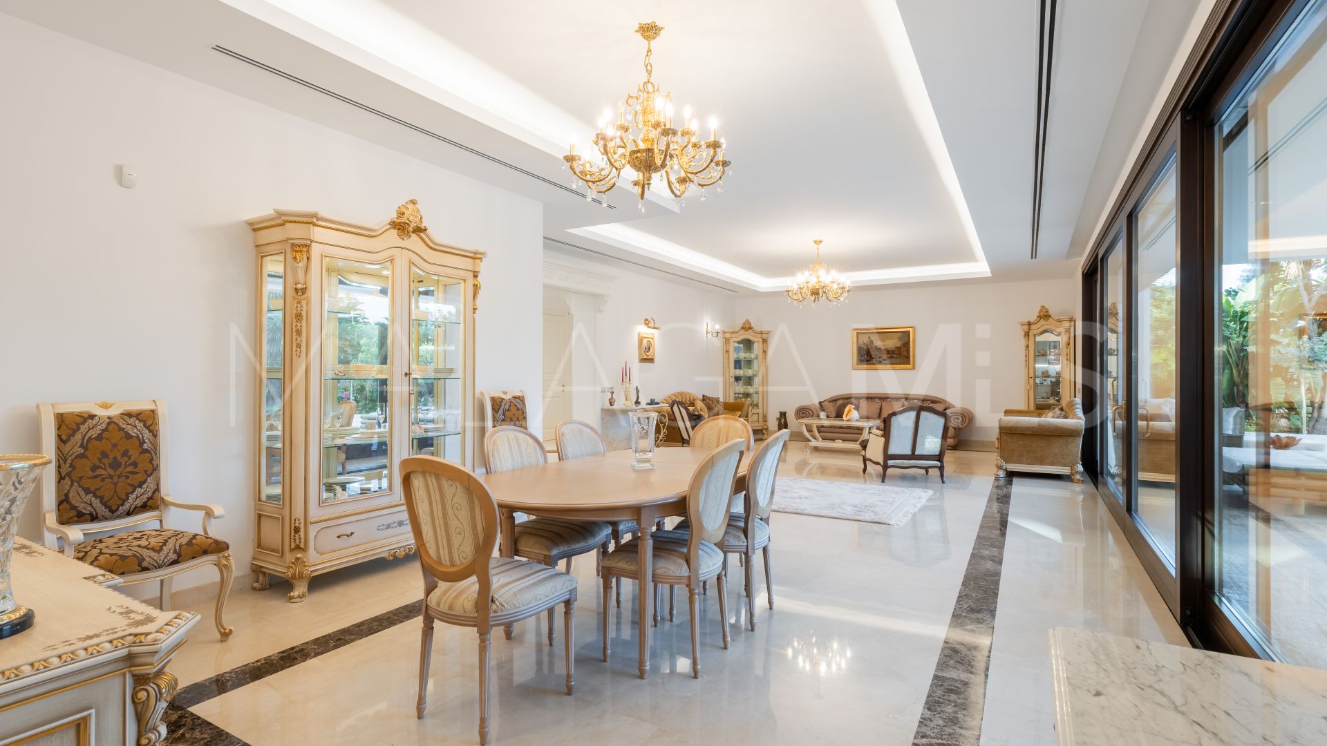 For sale 7 bedrooms villa in Casasola