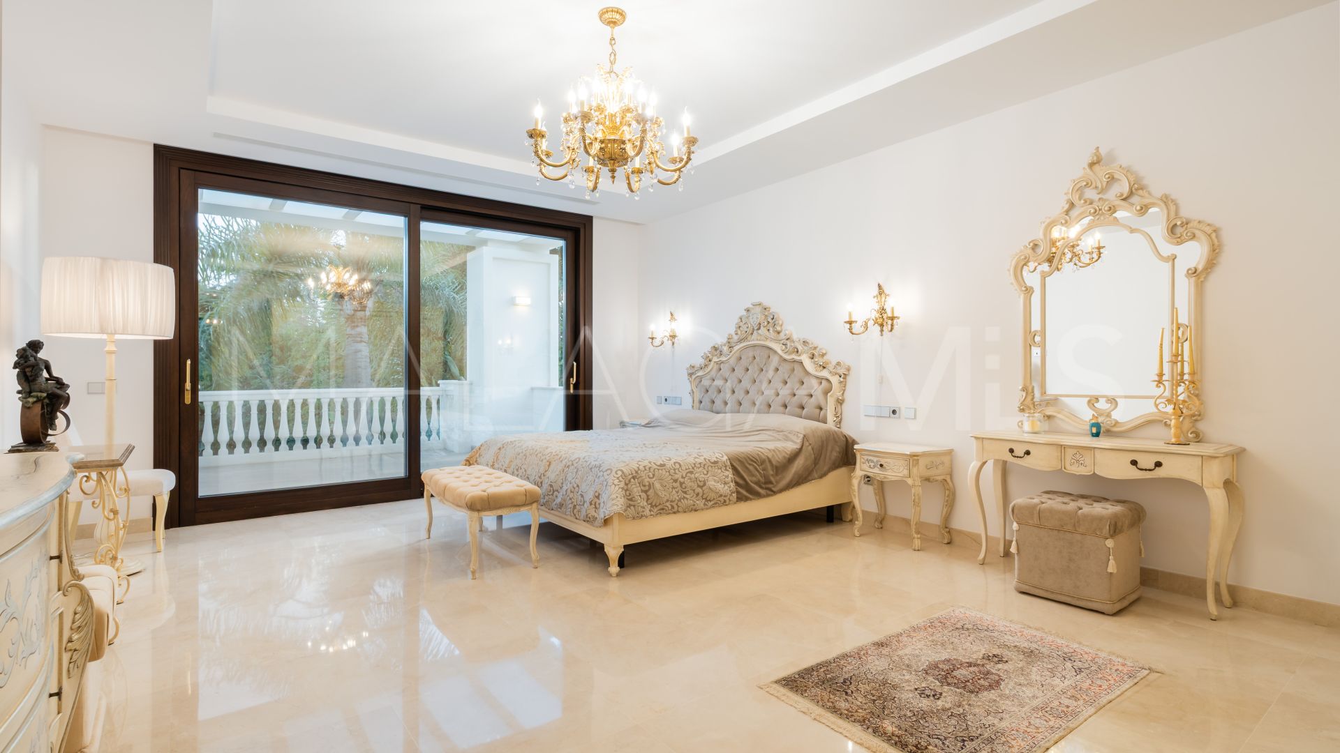 For sale 7 bedrooms villa in Casasola
