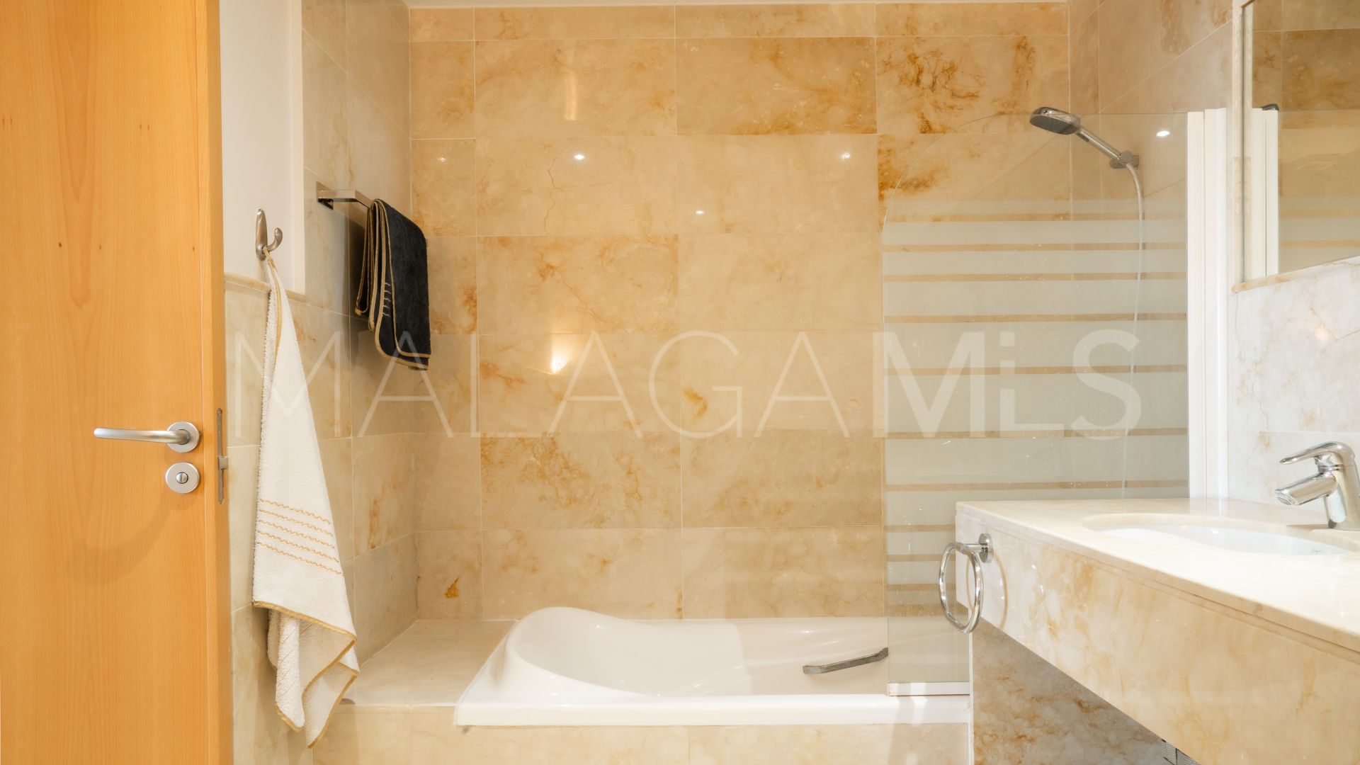 Buy 3 bedrooms apartment in Los Altos de los Monteros