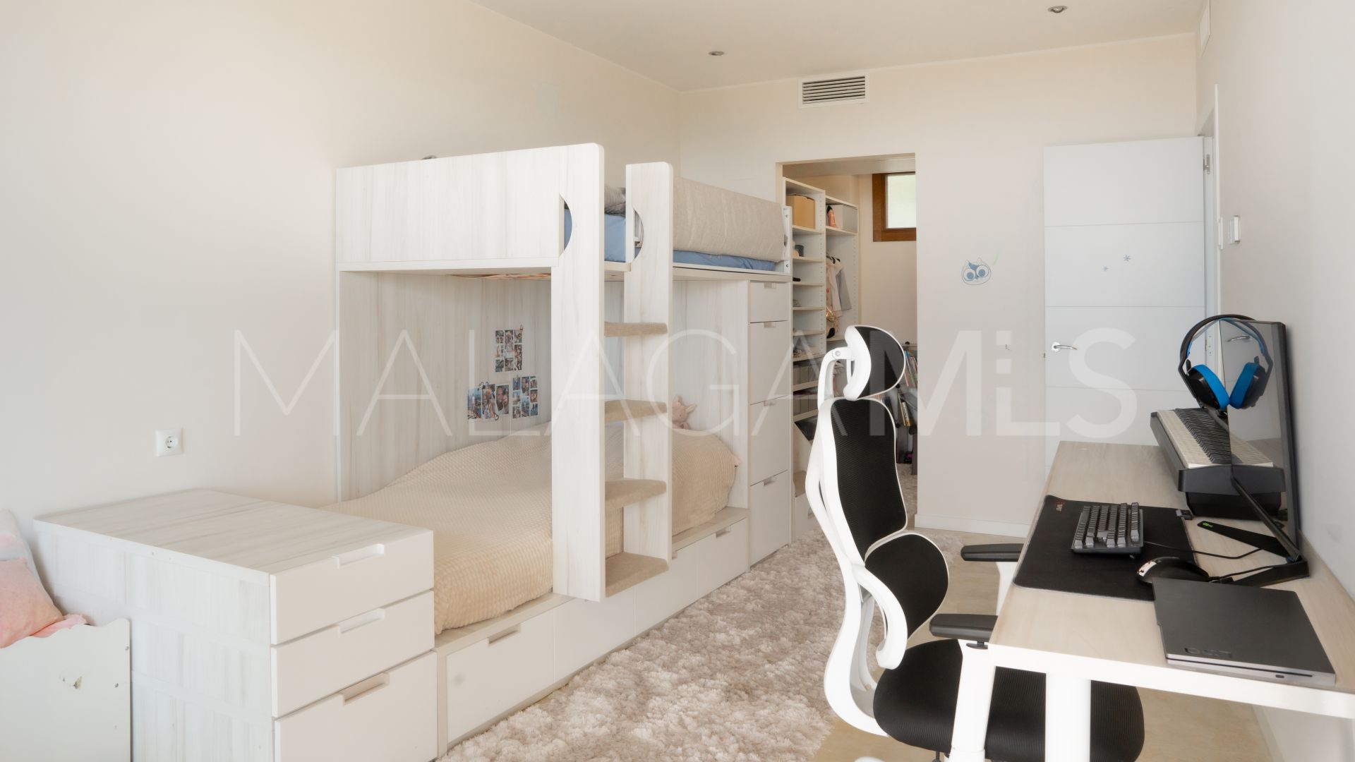 Buy 3 bedrooms apartment in Los Altos de los Monteros