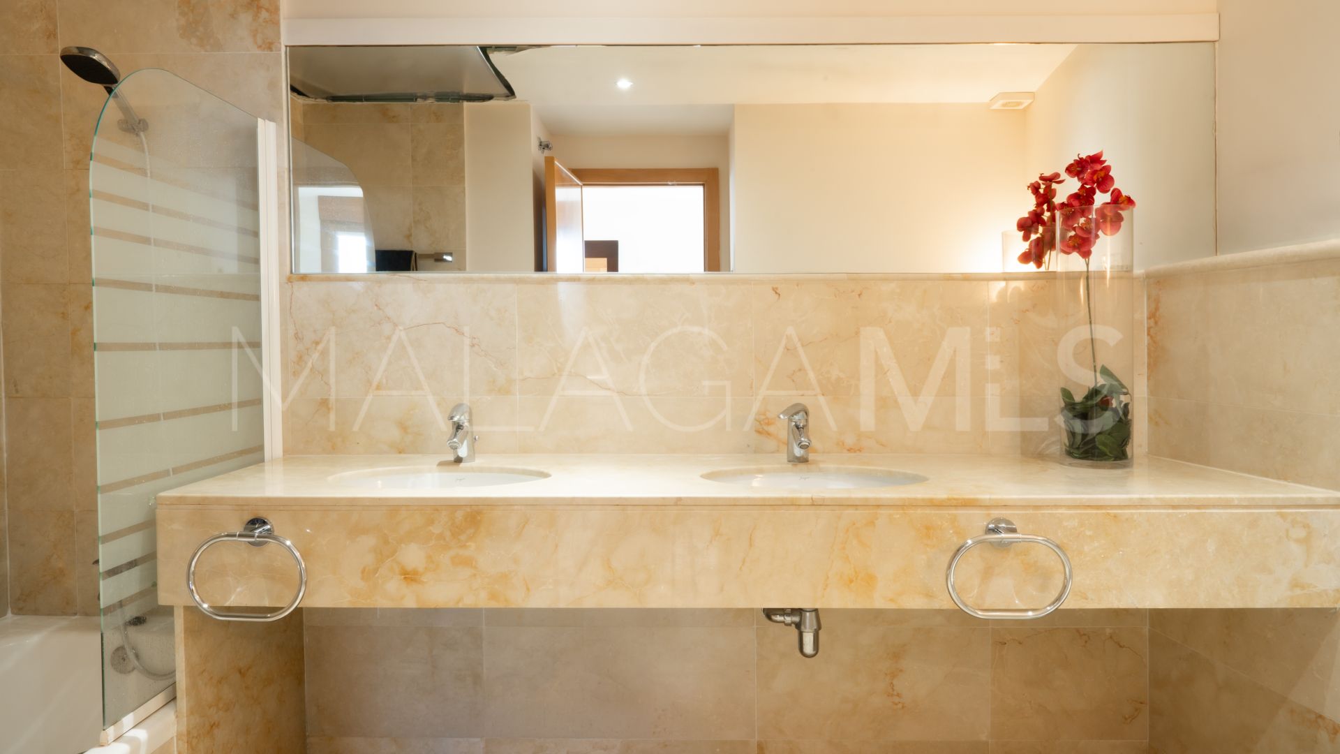 Buy 3 bedrooms apartment in Los Altos de los Monteros