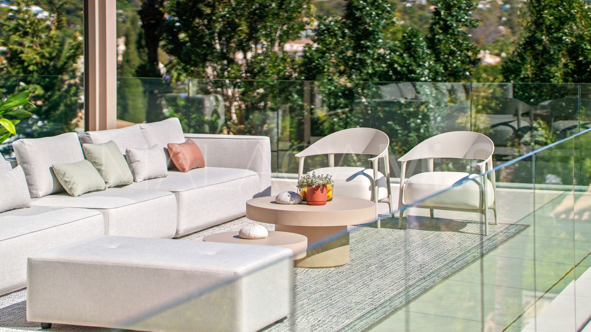 Villa for sale in Nueva Andalucia