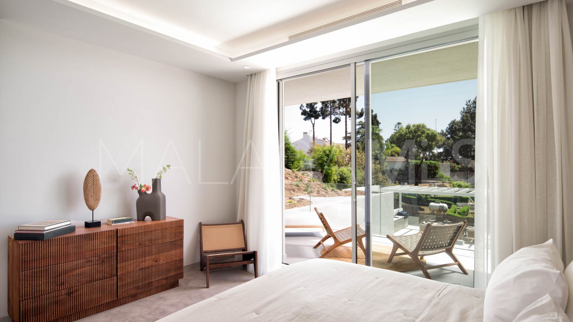 Villa for sale in Elviria