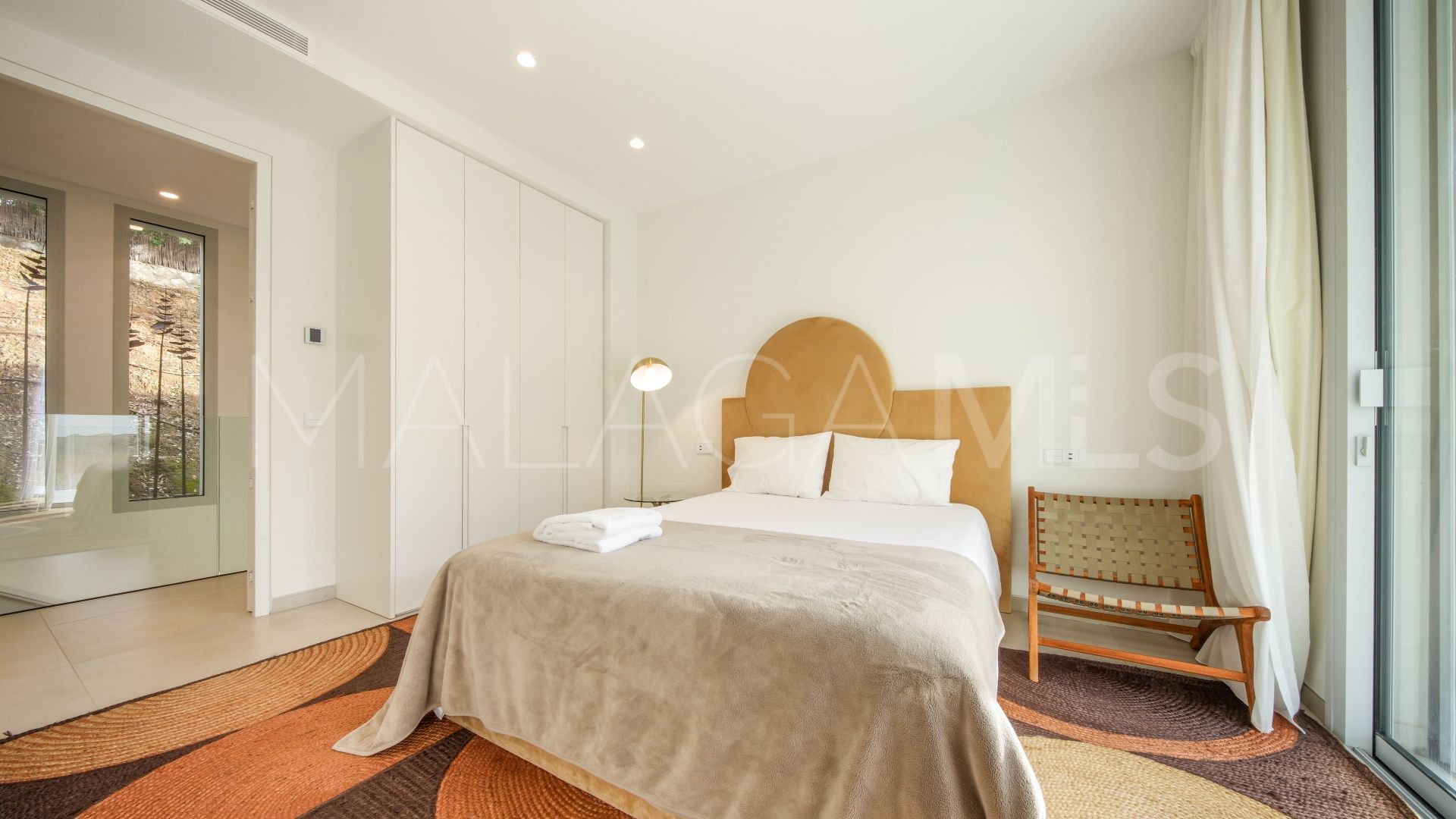 Villa for sale in Elviria