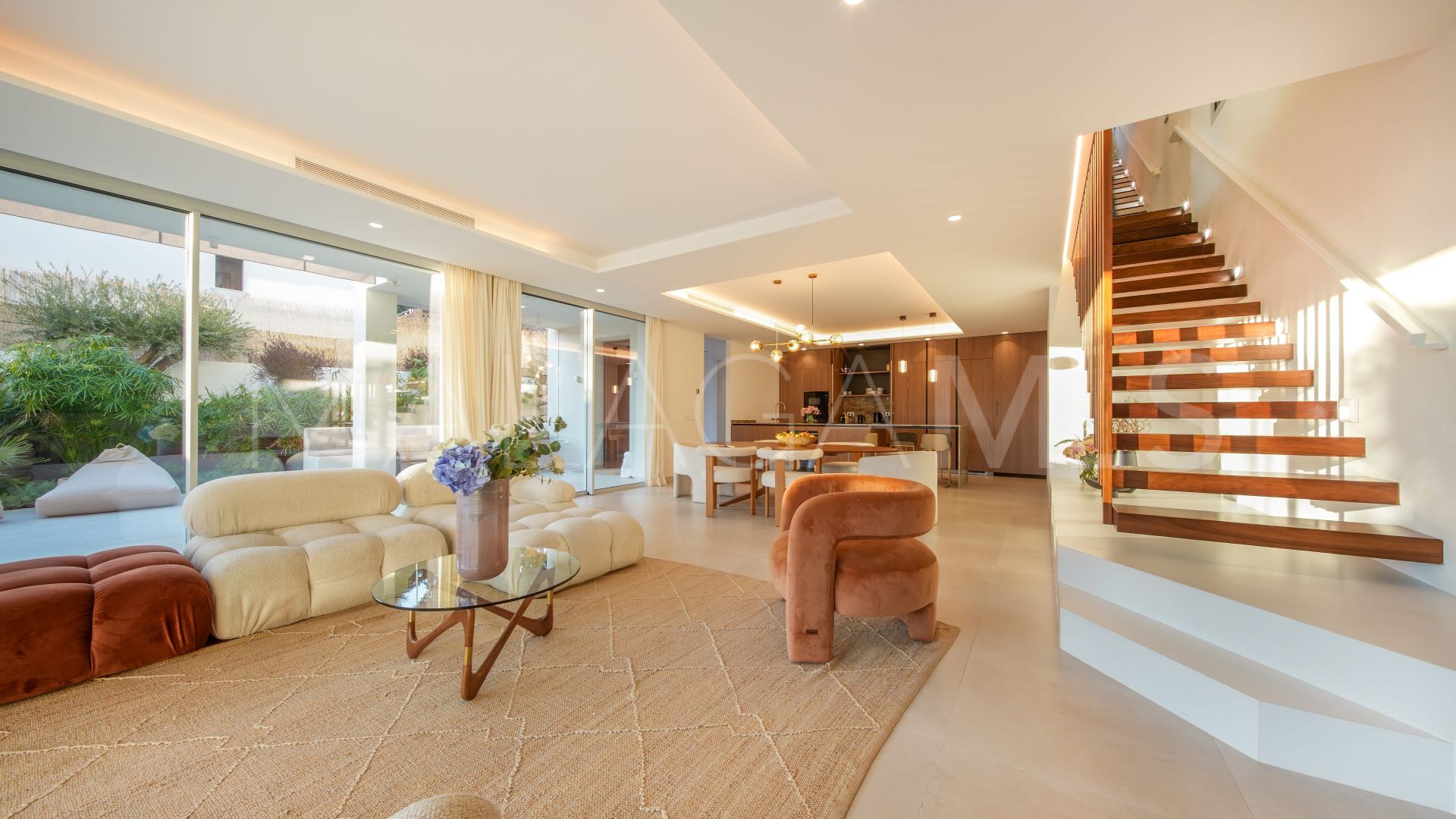 Villa for sale in Elviria