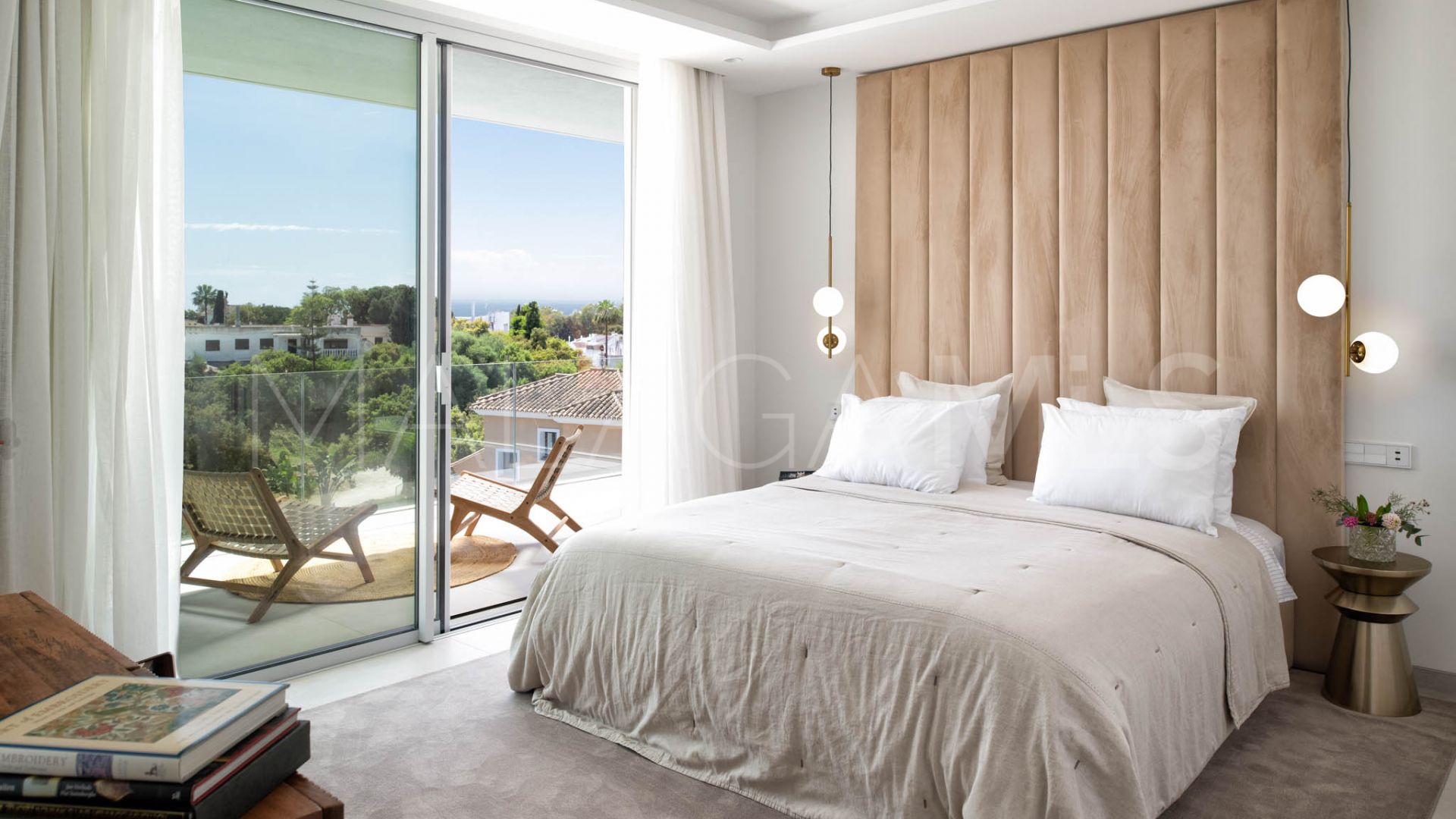 Villa for sale in Elviria