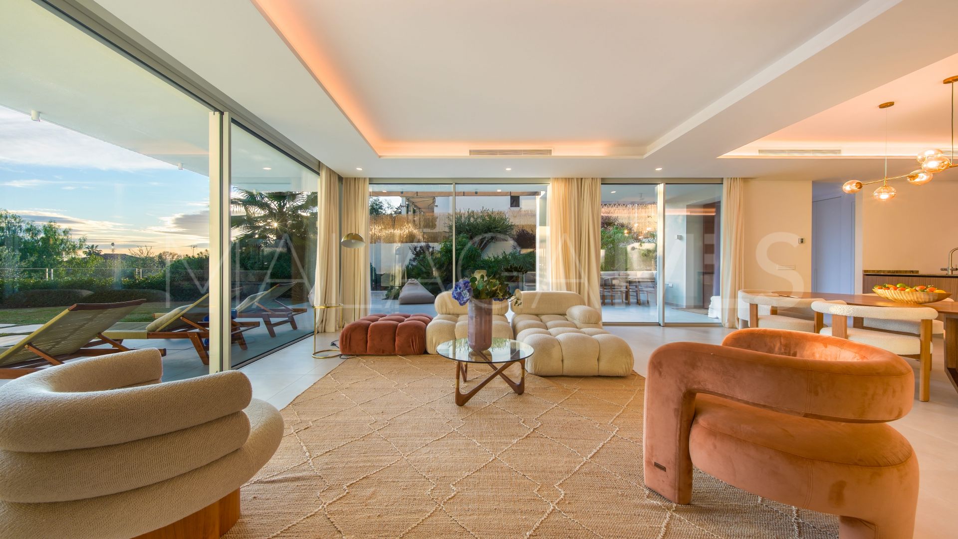 Villa for sale in Elviria