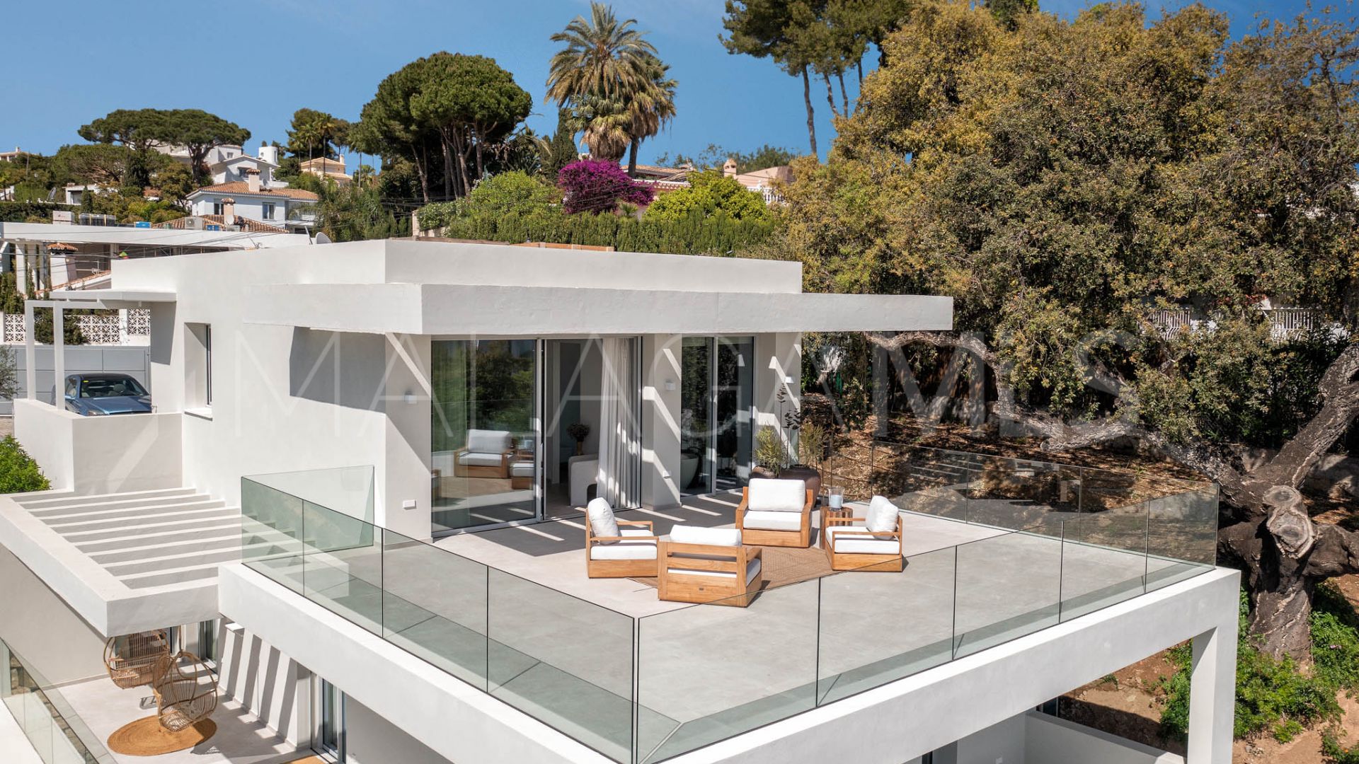 Villa for sale in Elviria