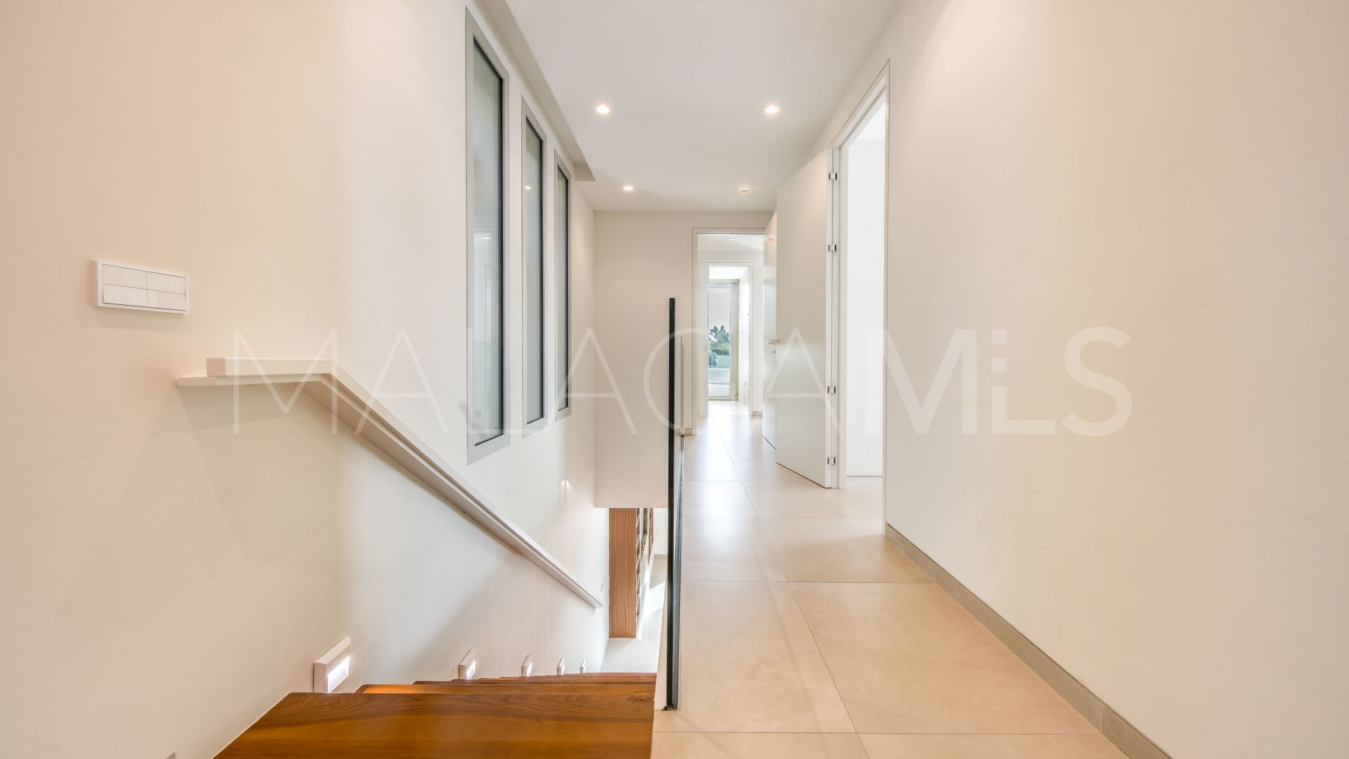 Villa for sale in Elviria