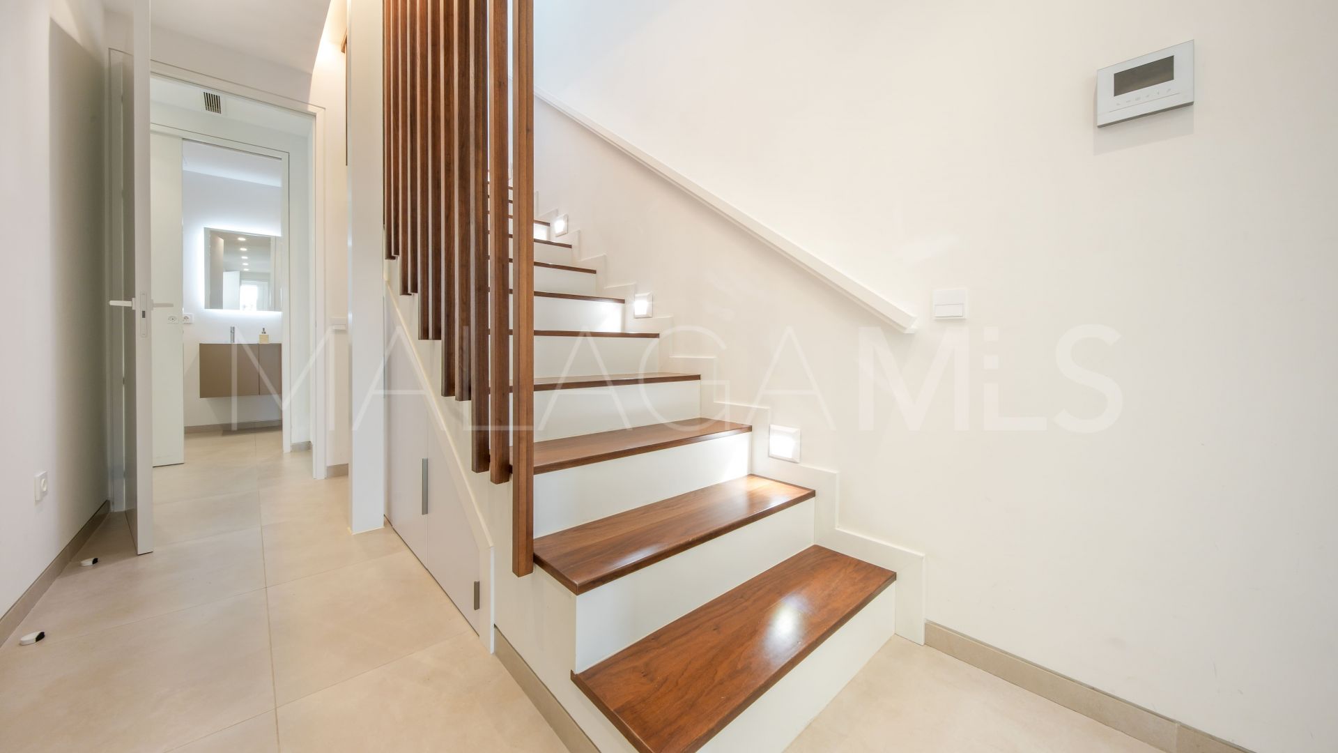 Villa for sale in Elviria