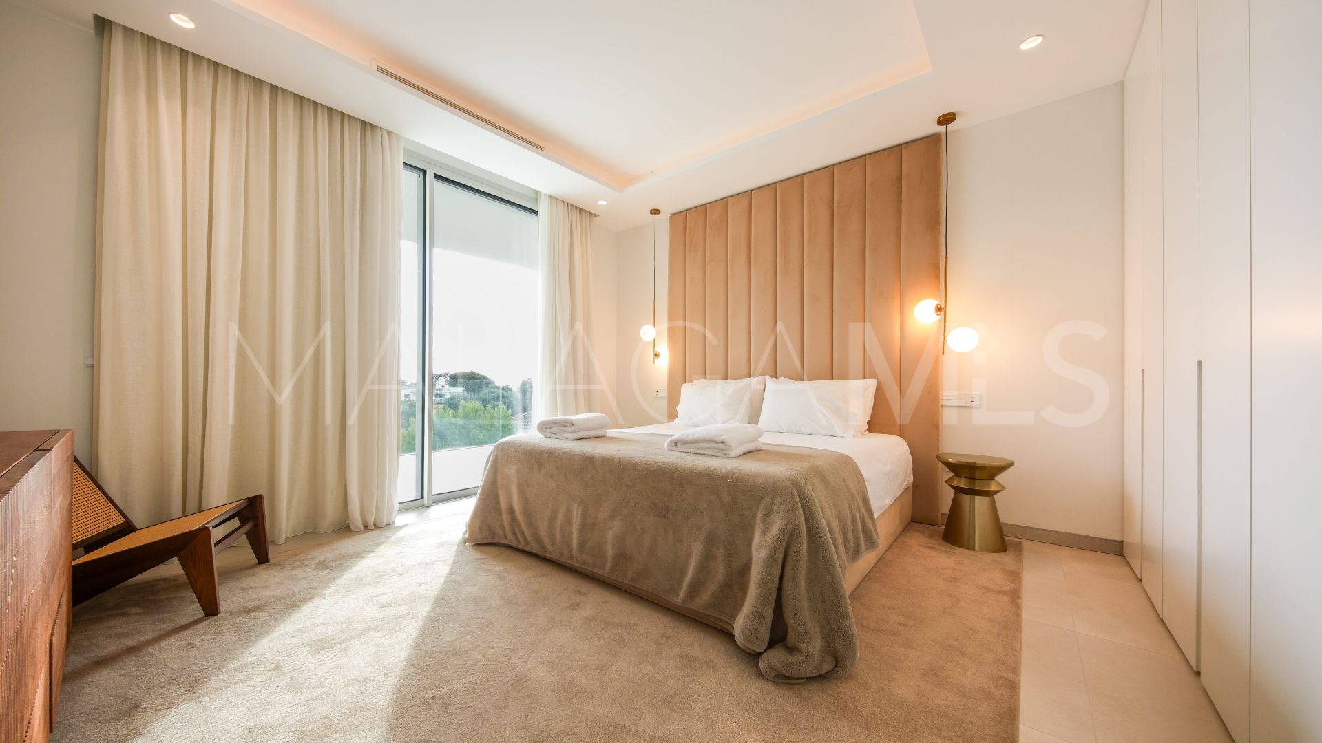 Villa for sale in Elviria