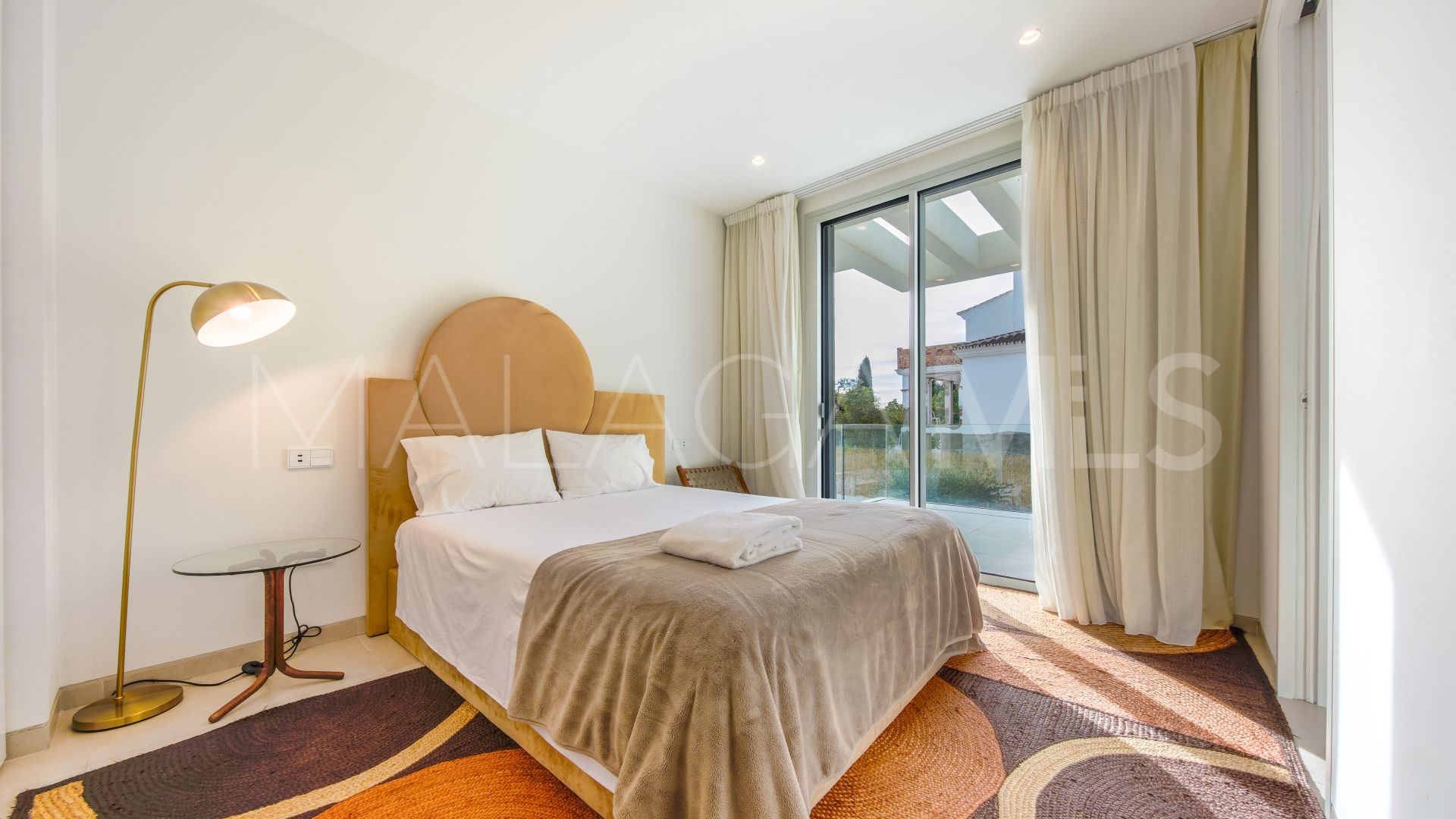 Villa for sale in Elviria