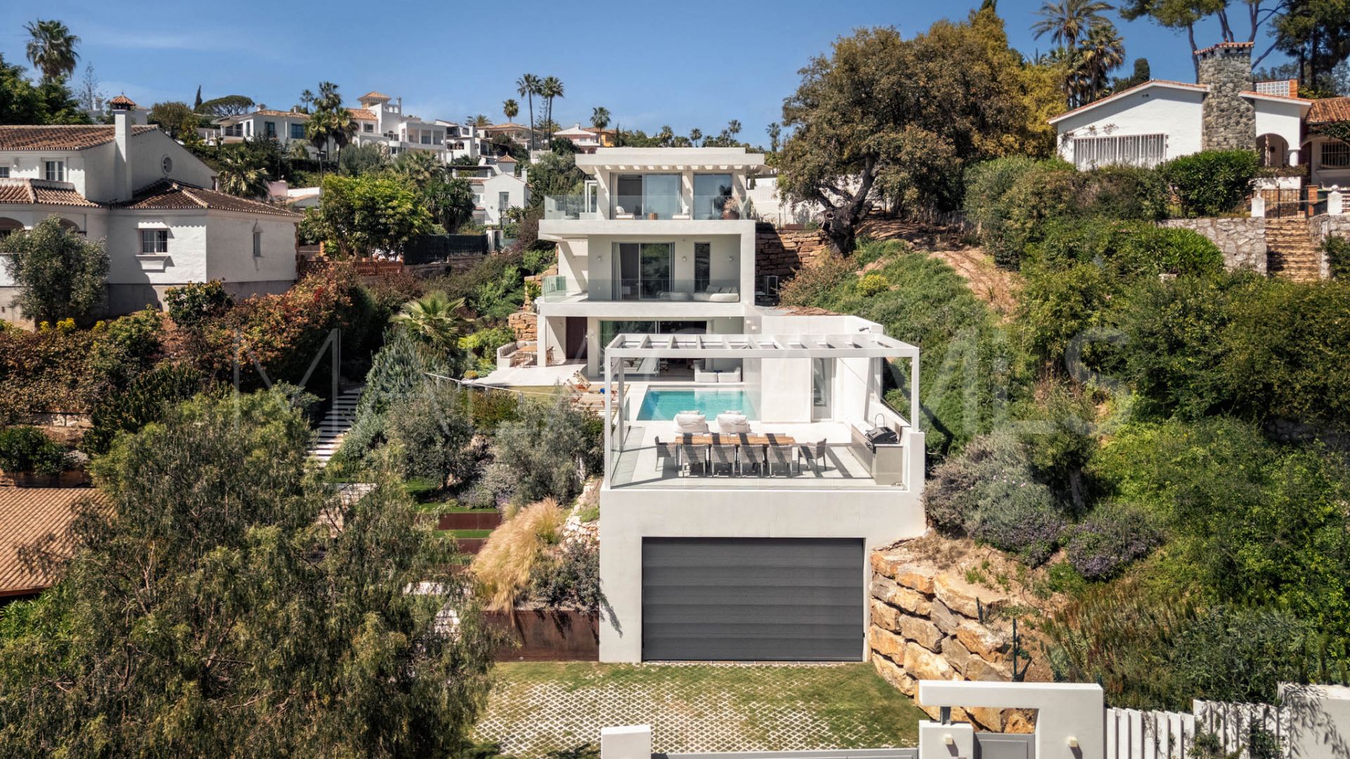 Villa for sale in Elviria