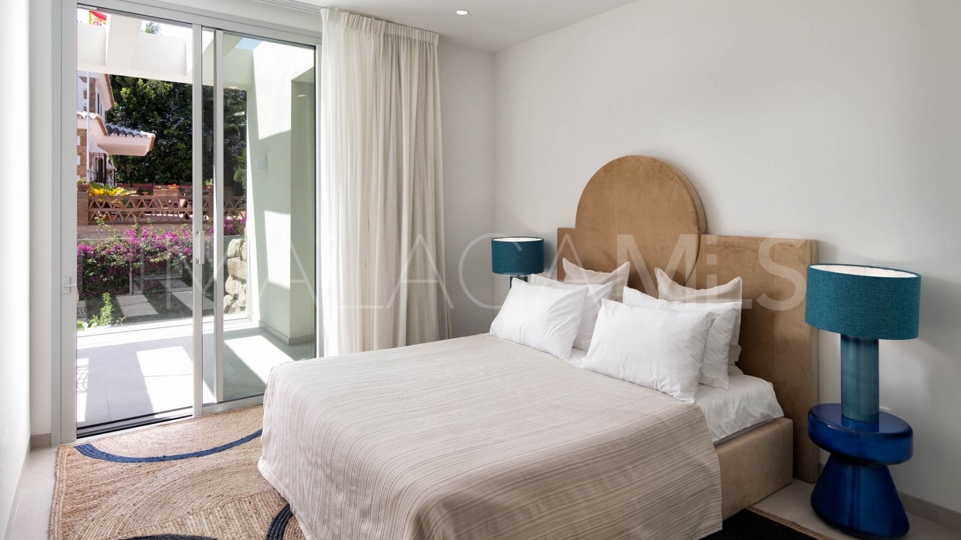 Villa for sale in Elviria