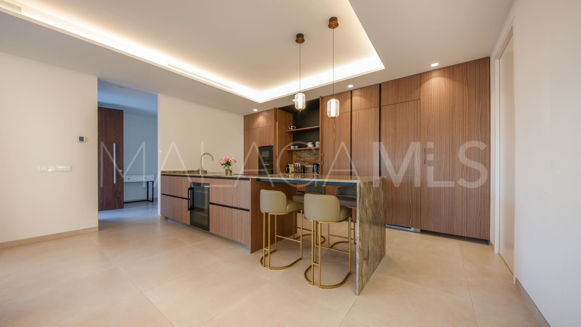 Villa for sale in Elviria