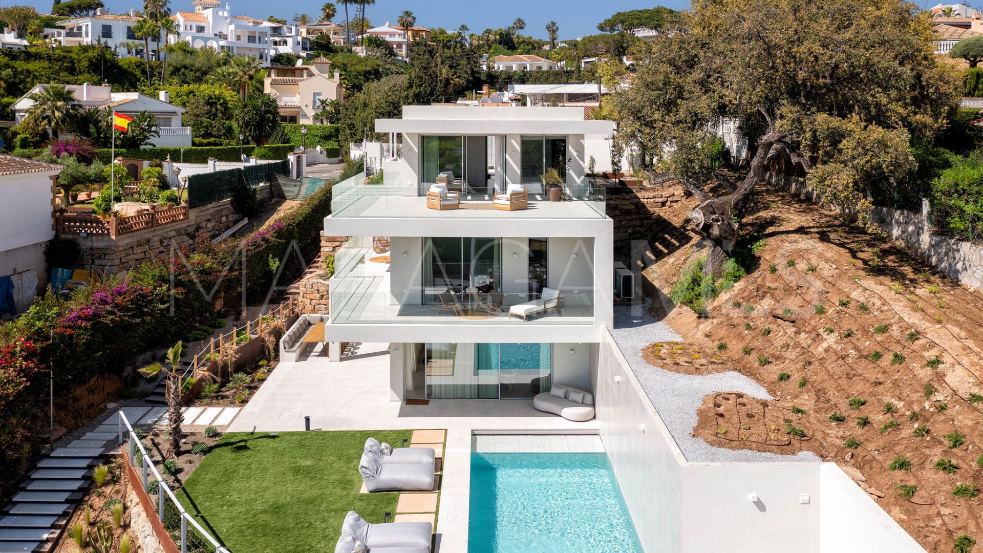 Villa for sale in Elviria