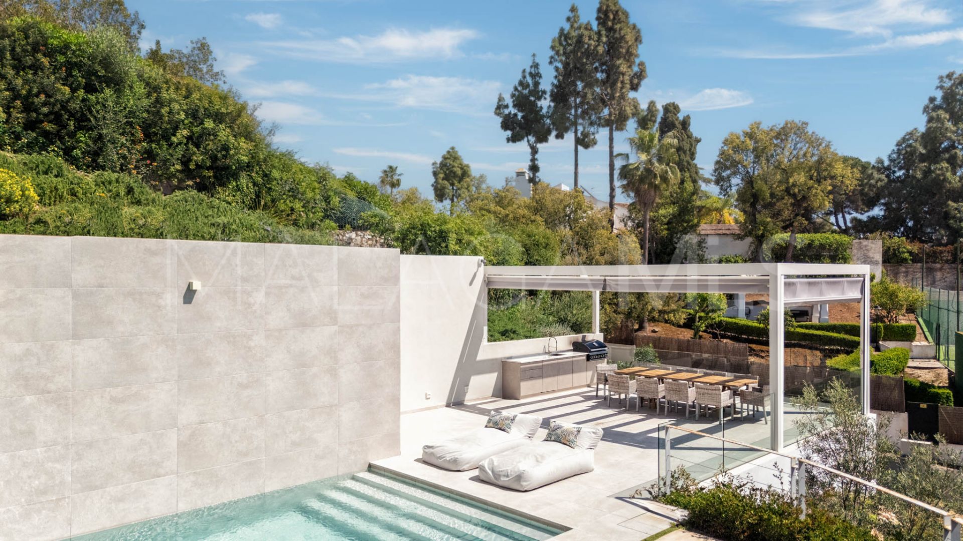 Villa for sale in Elviria