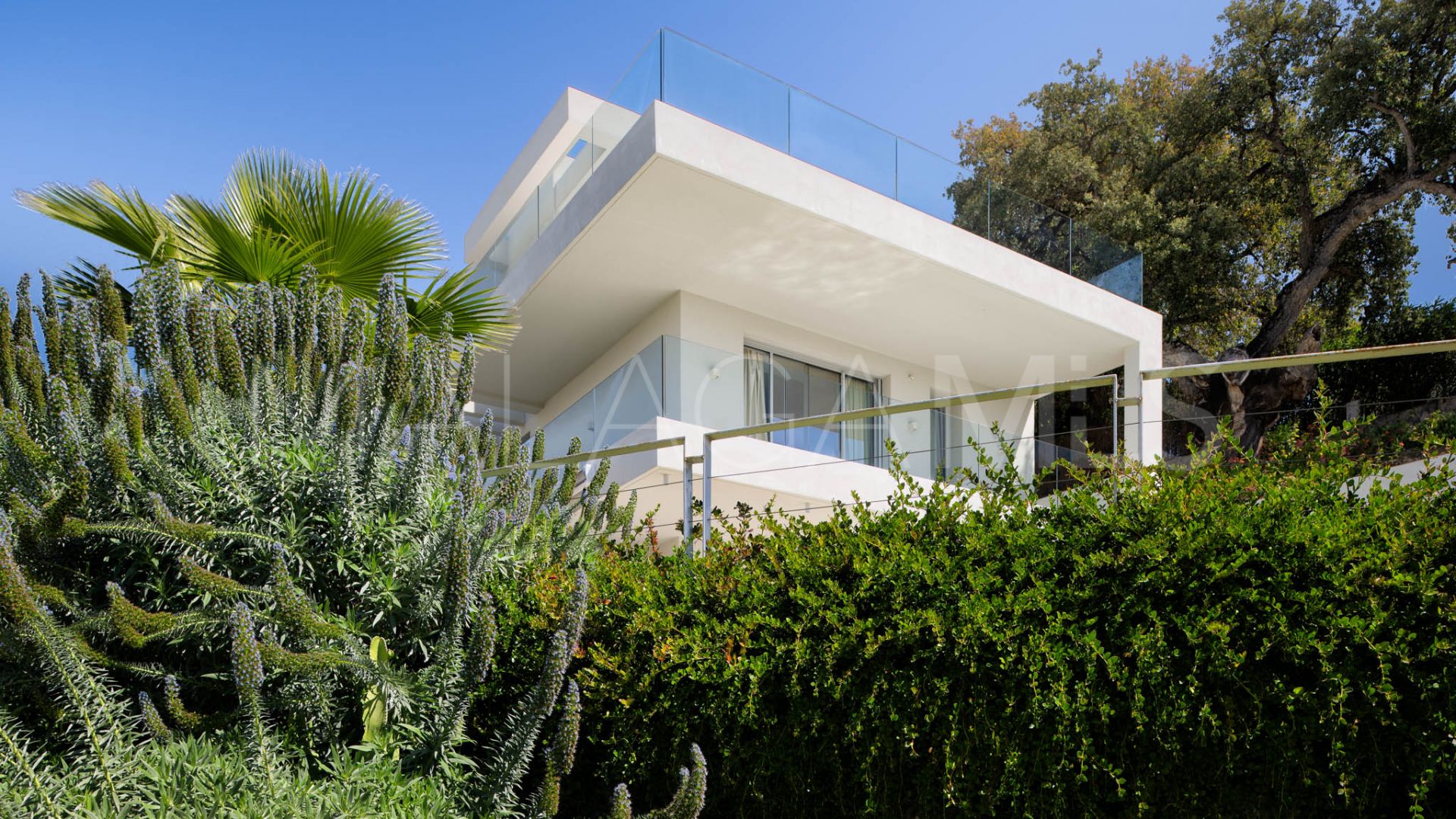 Villa for sale in Elviria