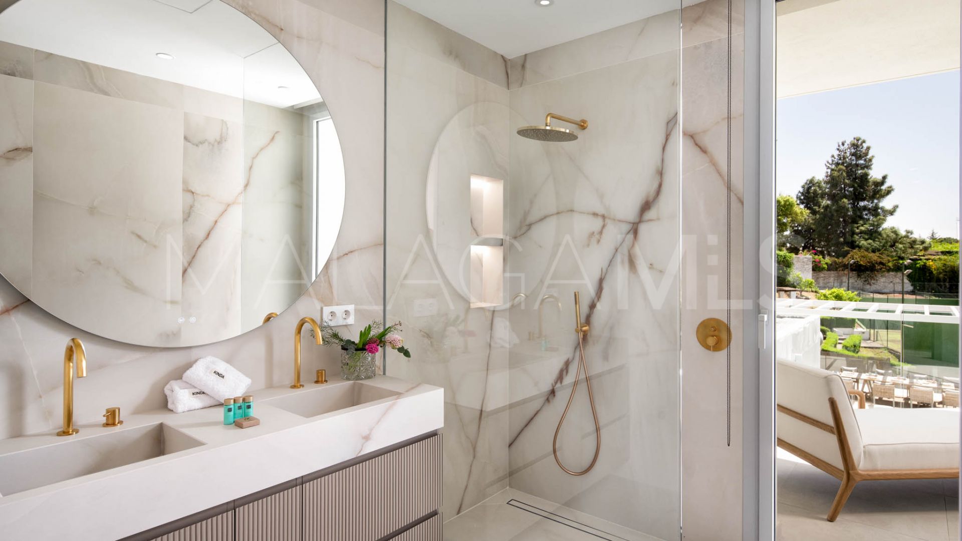 Villa for sale in Elviria