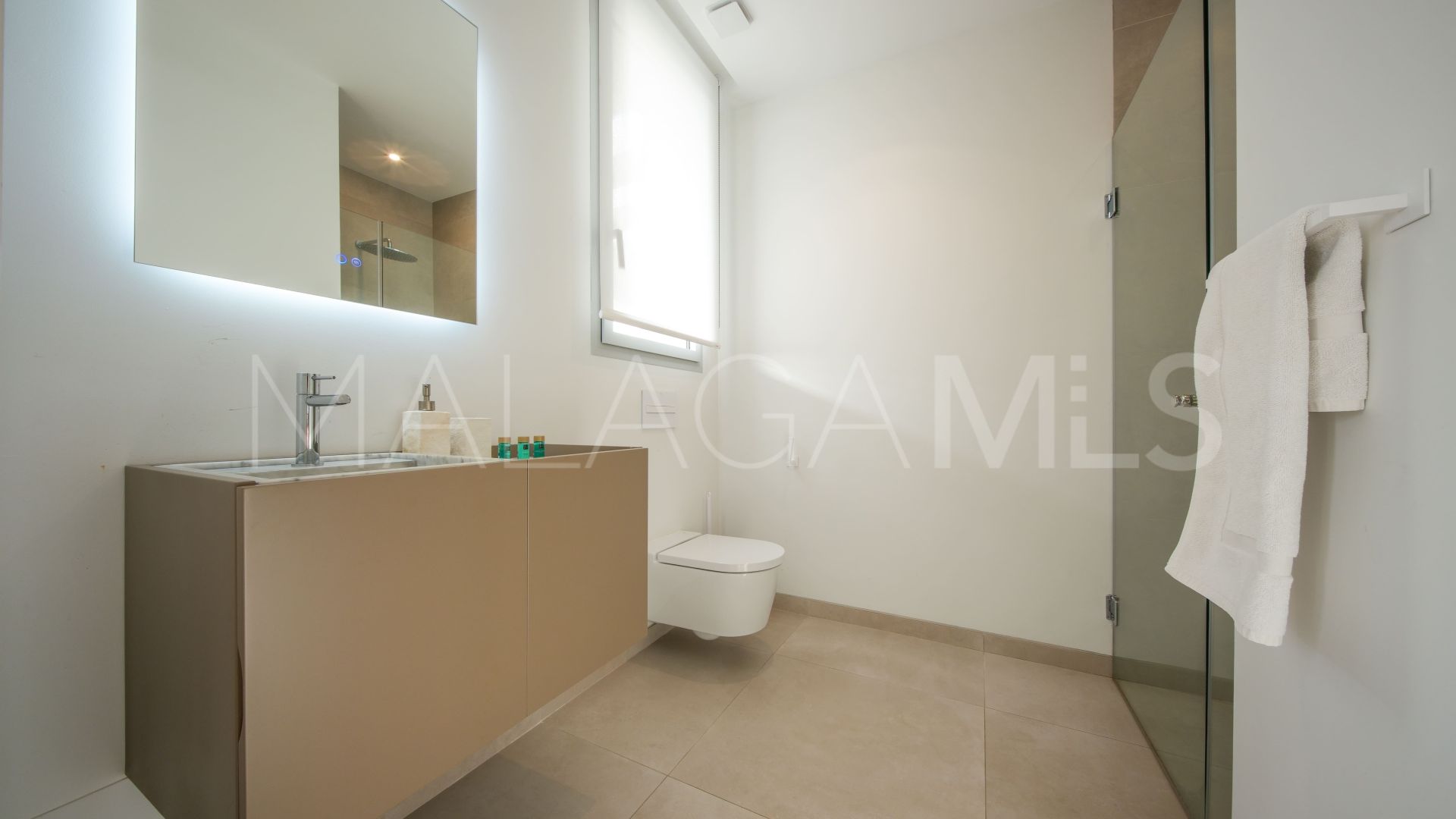 Villa for sale in Elviria