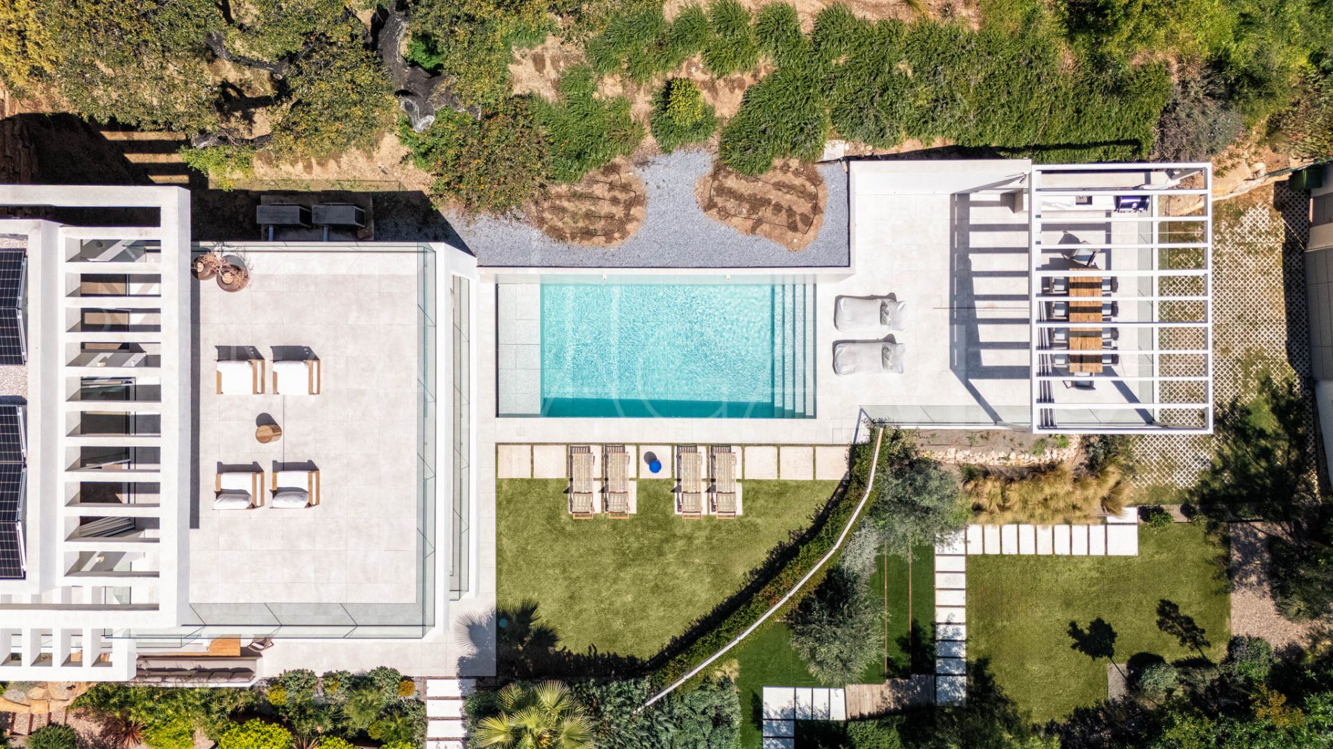 Villa for sale in Elviria