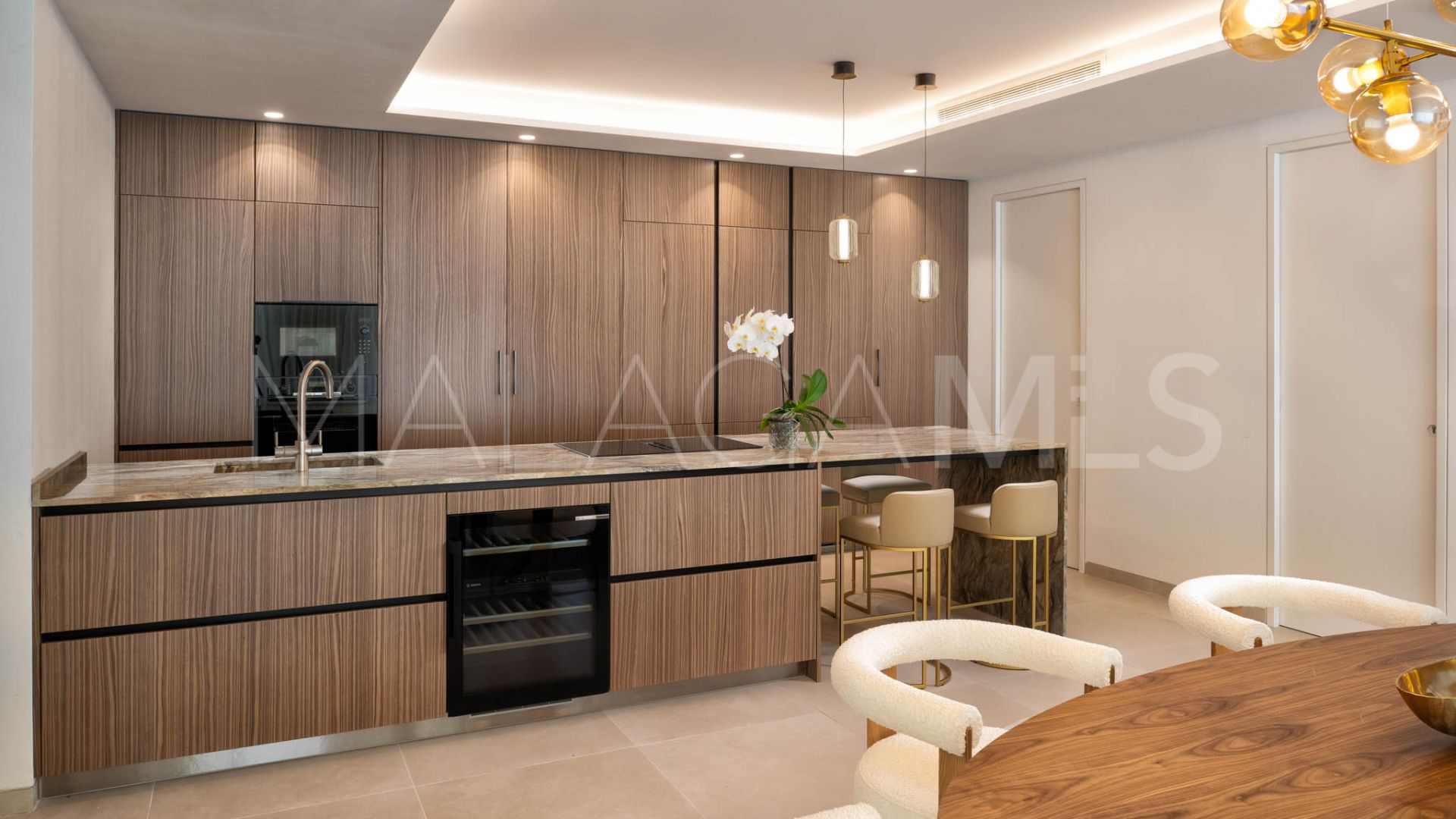 Villa for sale in Elviria