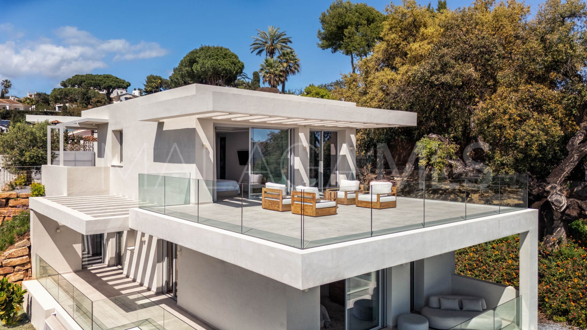 Villa for sale in Elviria