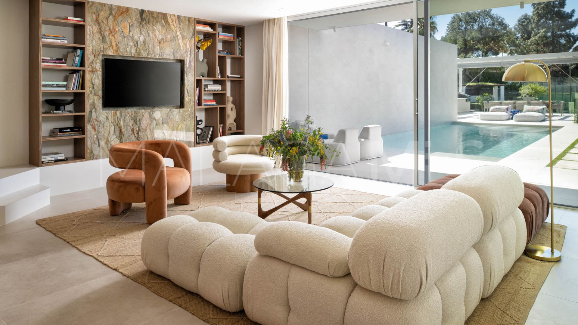 Villa for sale in Elviria