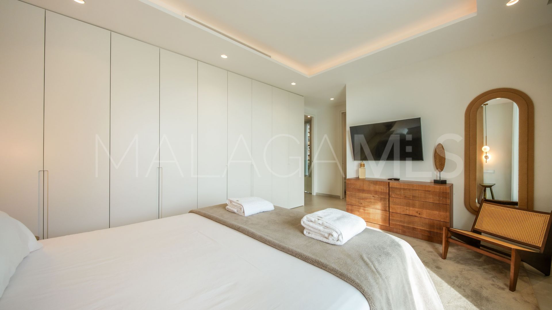 Villa for sale in Elviria