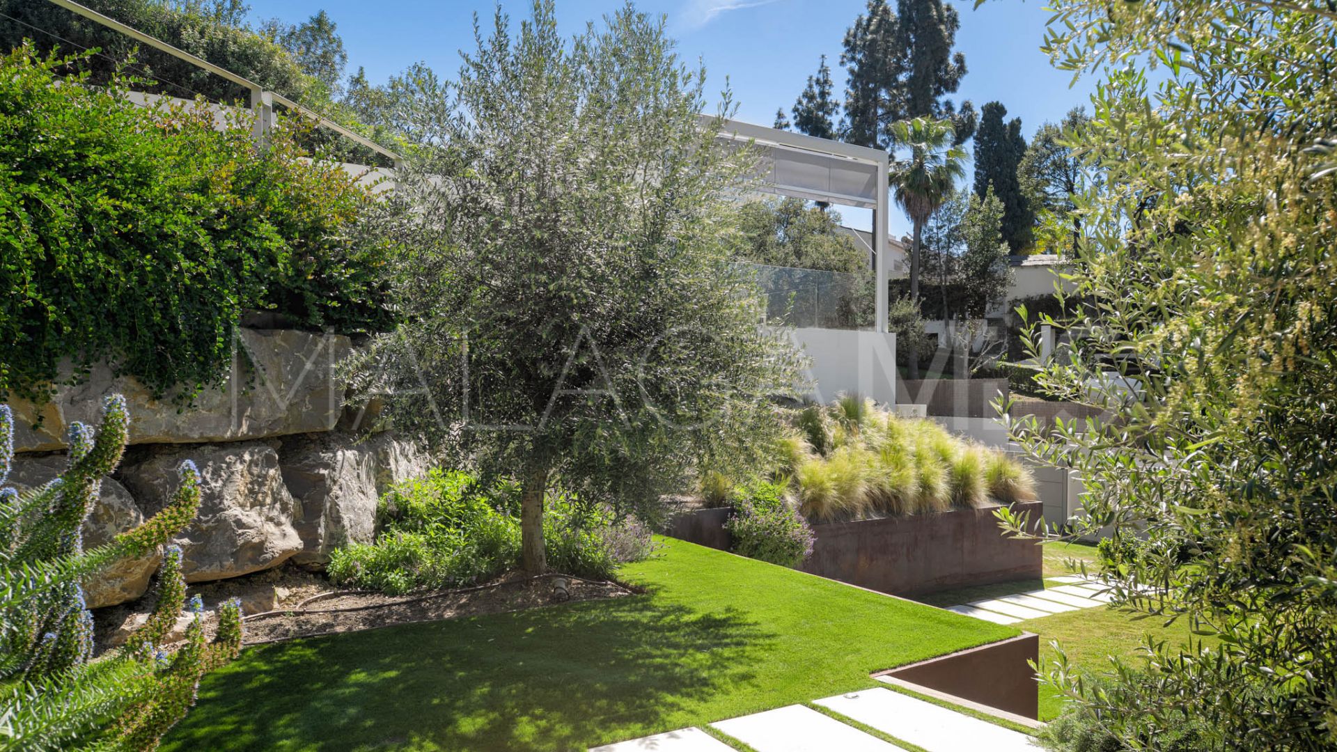 Villa for sale in Elviria