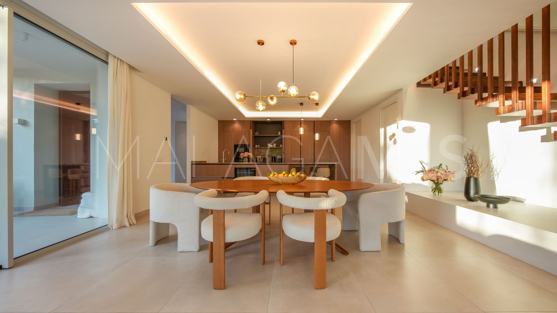 Villa for sale in Elviria